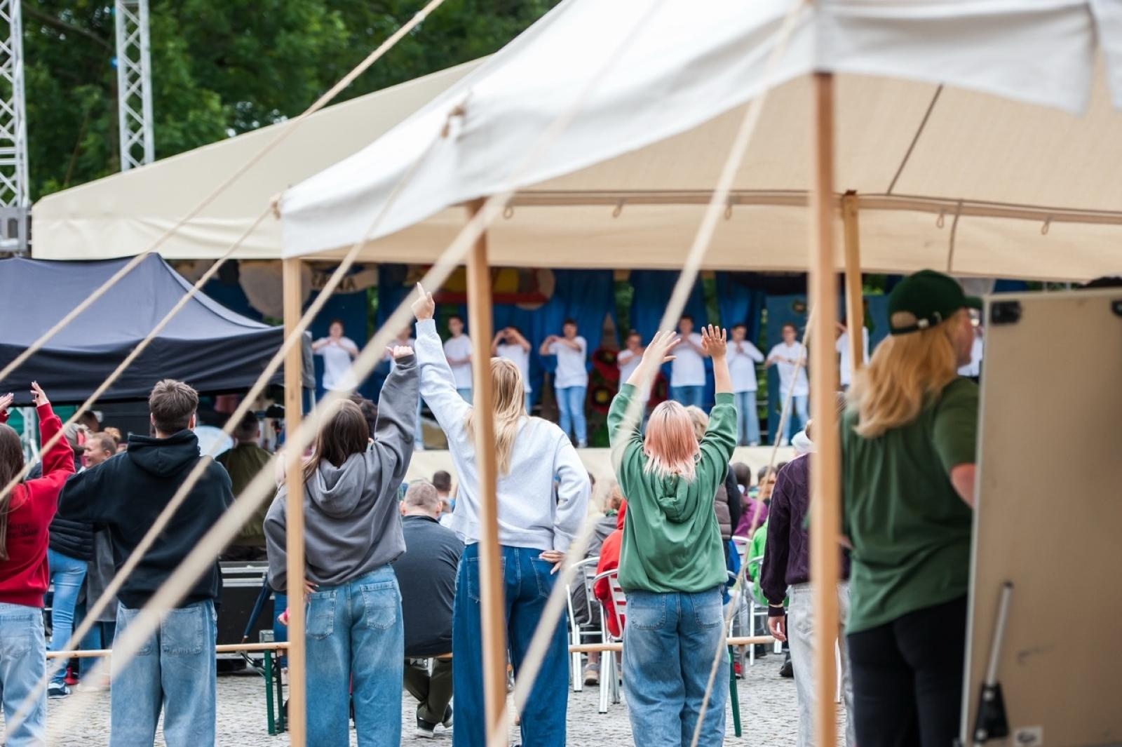 Zdjęcie w galerii na portalu naszraciborz.pl: Europejska mozaika talentów na dziedzińcu Zamku Piastowskiego [FOTO i WIDEO] wiadomości z regionu