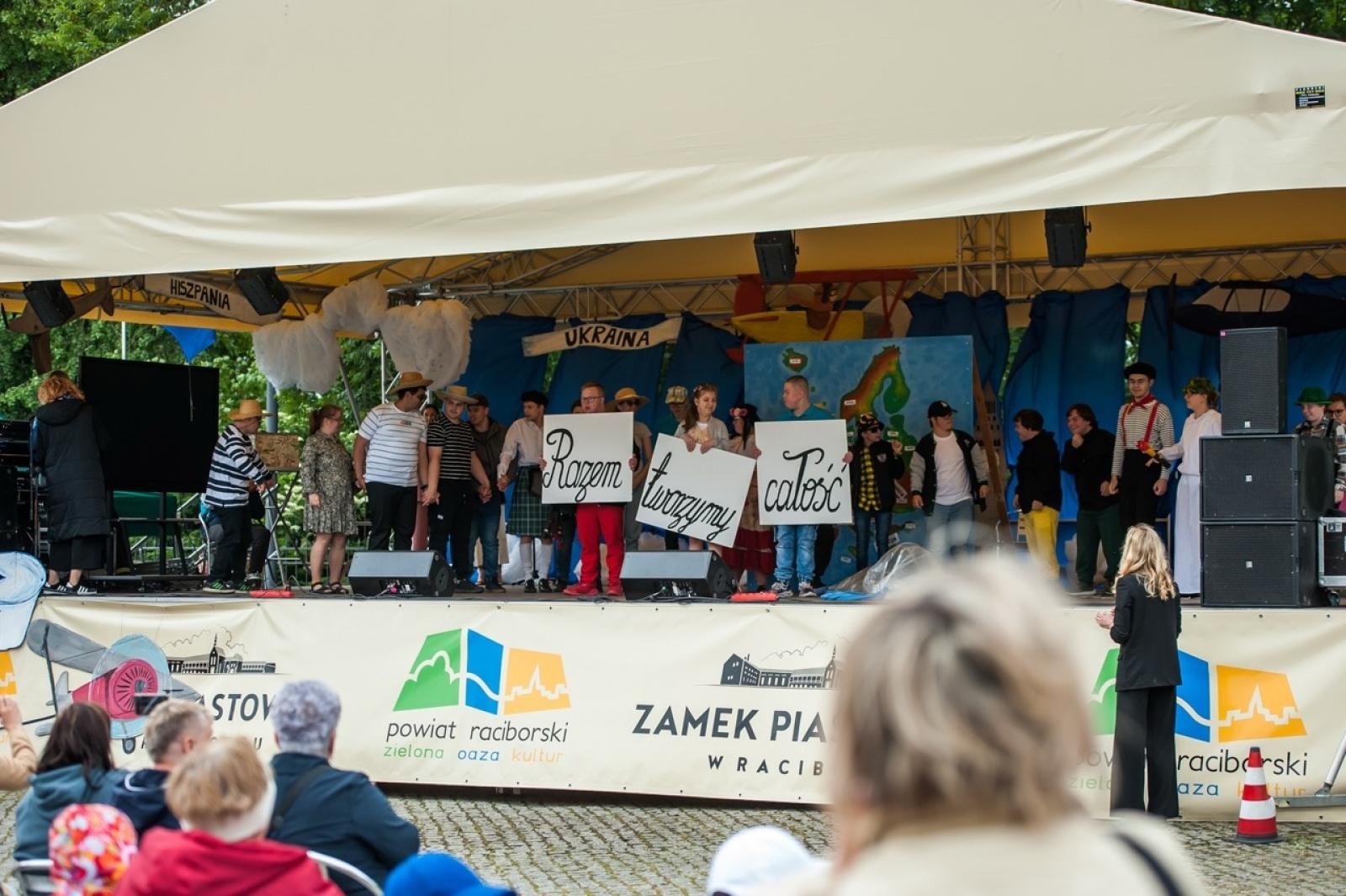 Zdjęcie w galerii na portalu naszraciborz.pl: Europejska mozaika talentów na dziedzińcu Zamku Piastowskiego [FOTO i WIDEO] wiadomości z regionu