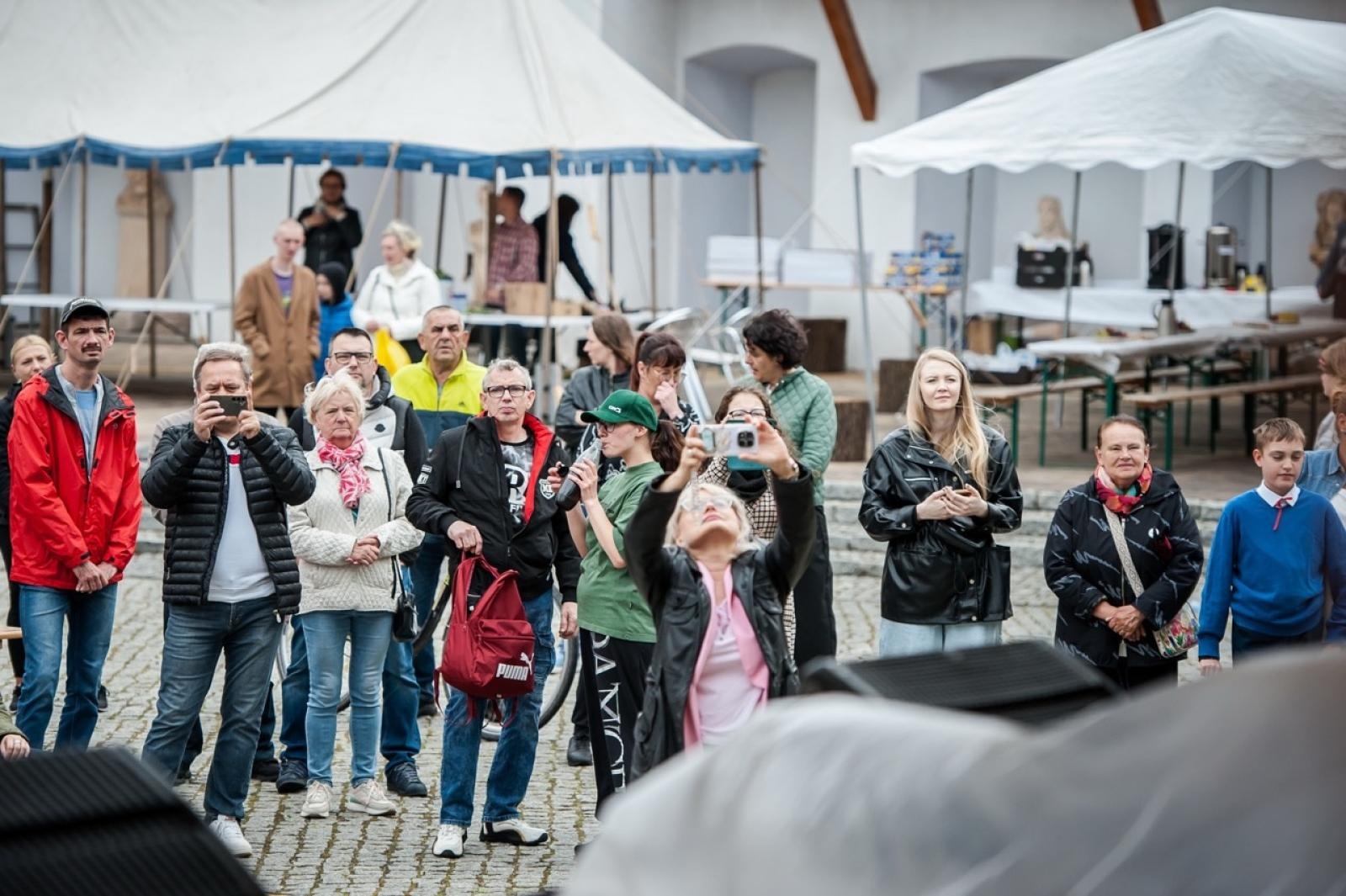 Zdjęcie w galerii na portalu naszraciborz.pl: Europejska mozaika talentów na dziedzińcu Zamku Piastowskiego [FOTO i WIDEO] wiadomości z regionu