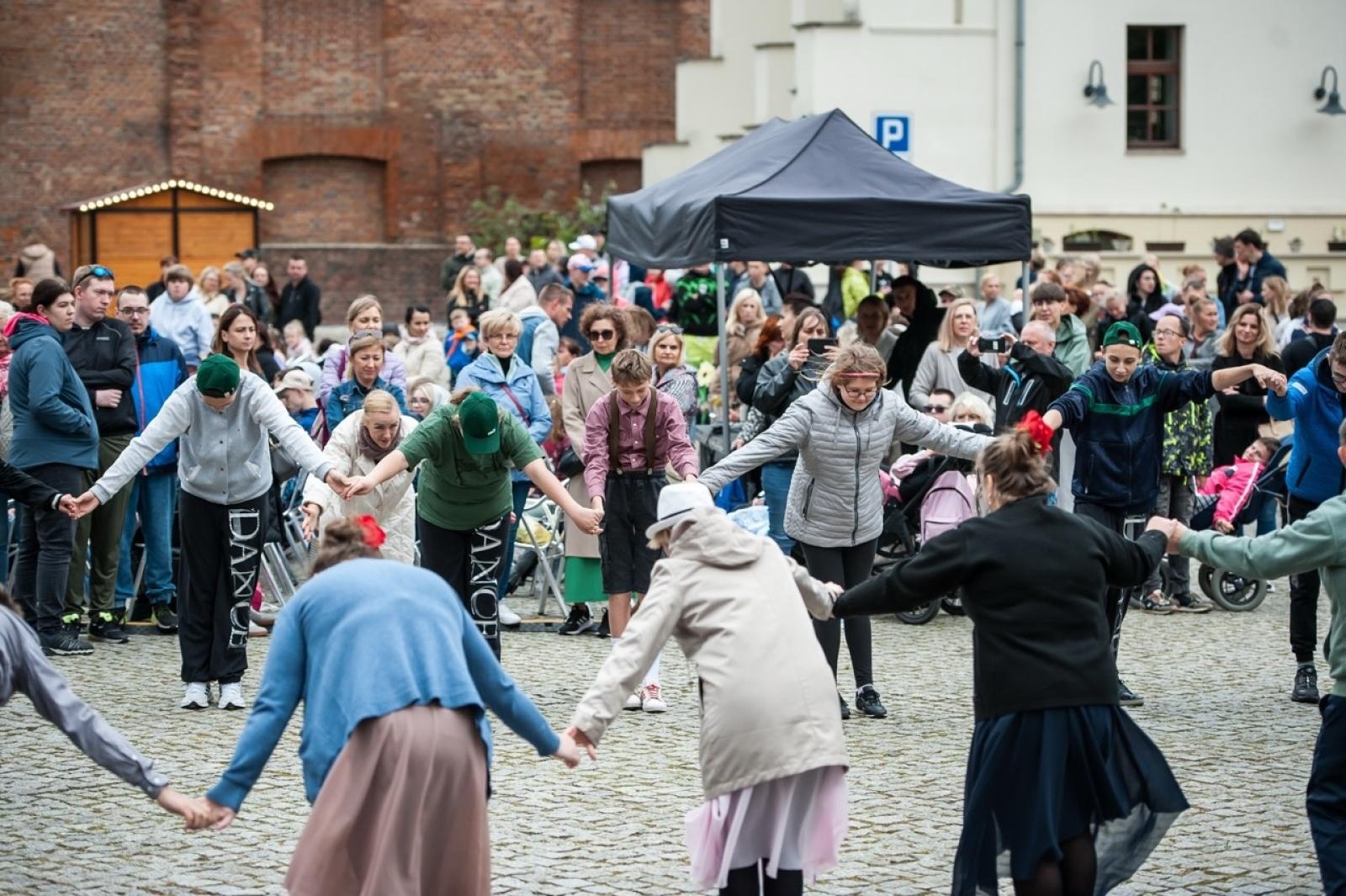Zdjęcie w galerii na portalu naszraciborz.pl: Europejska mozaika talentów na dziedzińcu Zamku Piastowskiego [FOTO i WIDEO] wiadomości z regionu