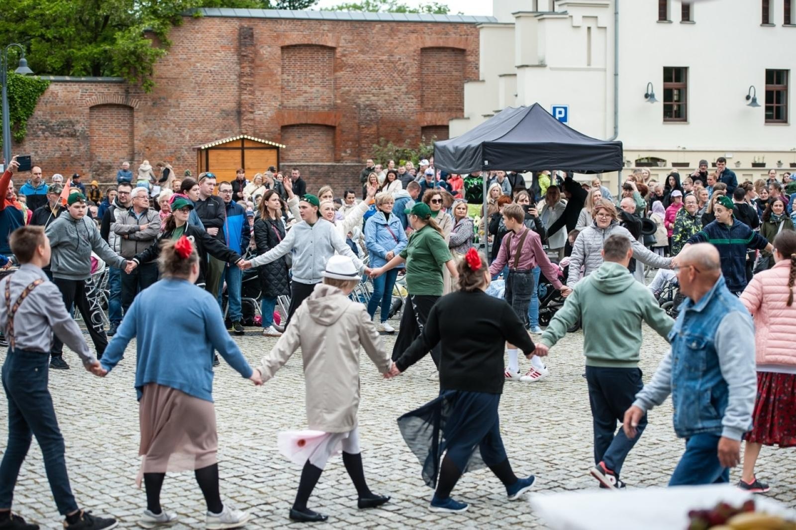 Zdjęcie w galerii na portalu naszraciborz.pl: Europejska mozaika talentów na dziedzińcu Zamku Piastowskiego [FOTO i WIDEO] wiadomości z regionu