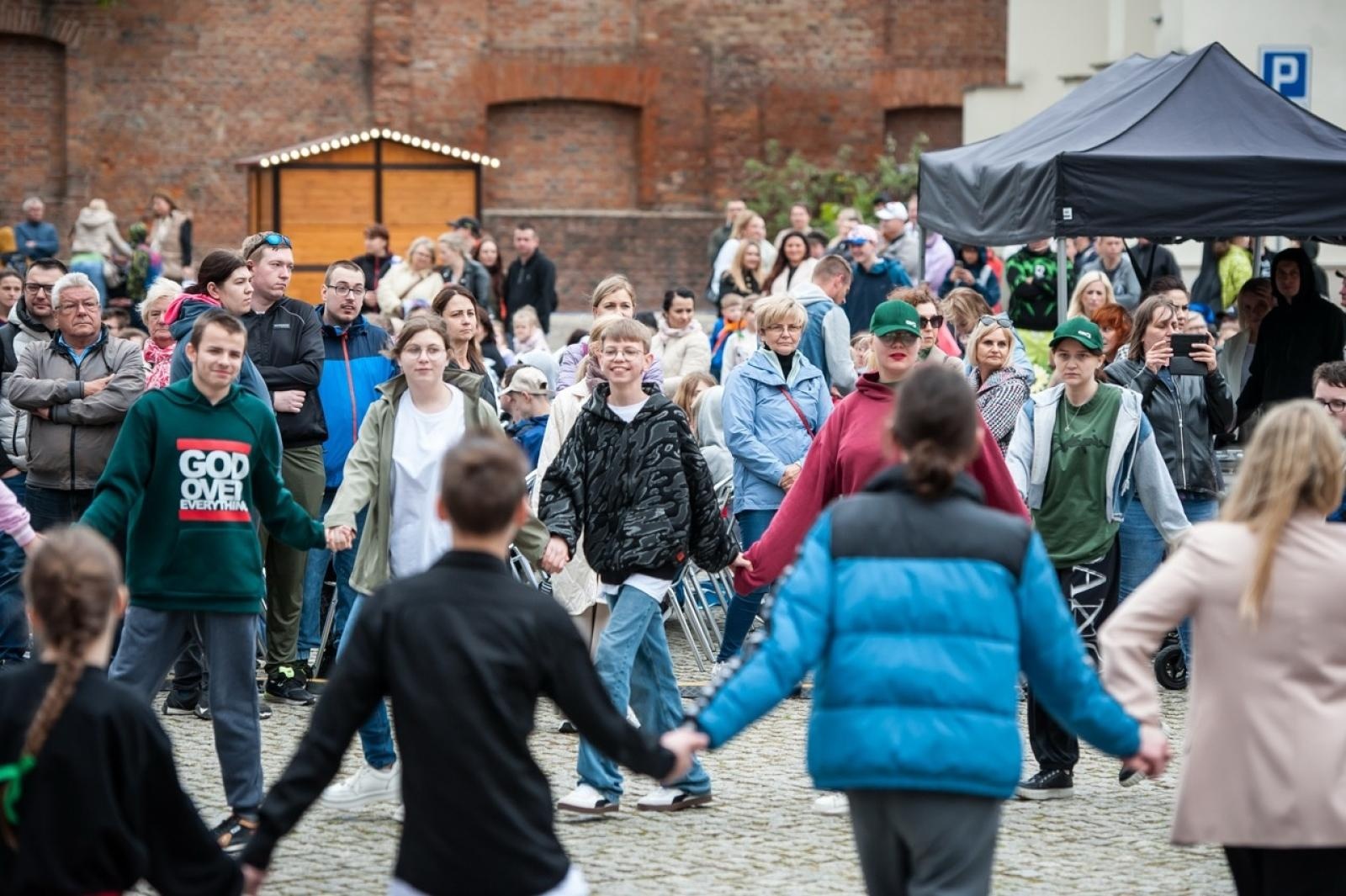 Zdjęcie w galerii na portalu naszraciborz.pl: Europejska mozaika talentów na dziedzińcu Zamku Piastowskiego [FOTO i WIDEO] wiadomości z regionu
