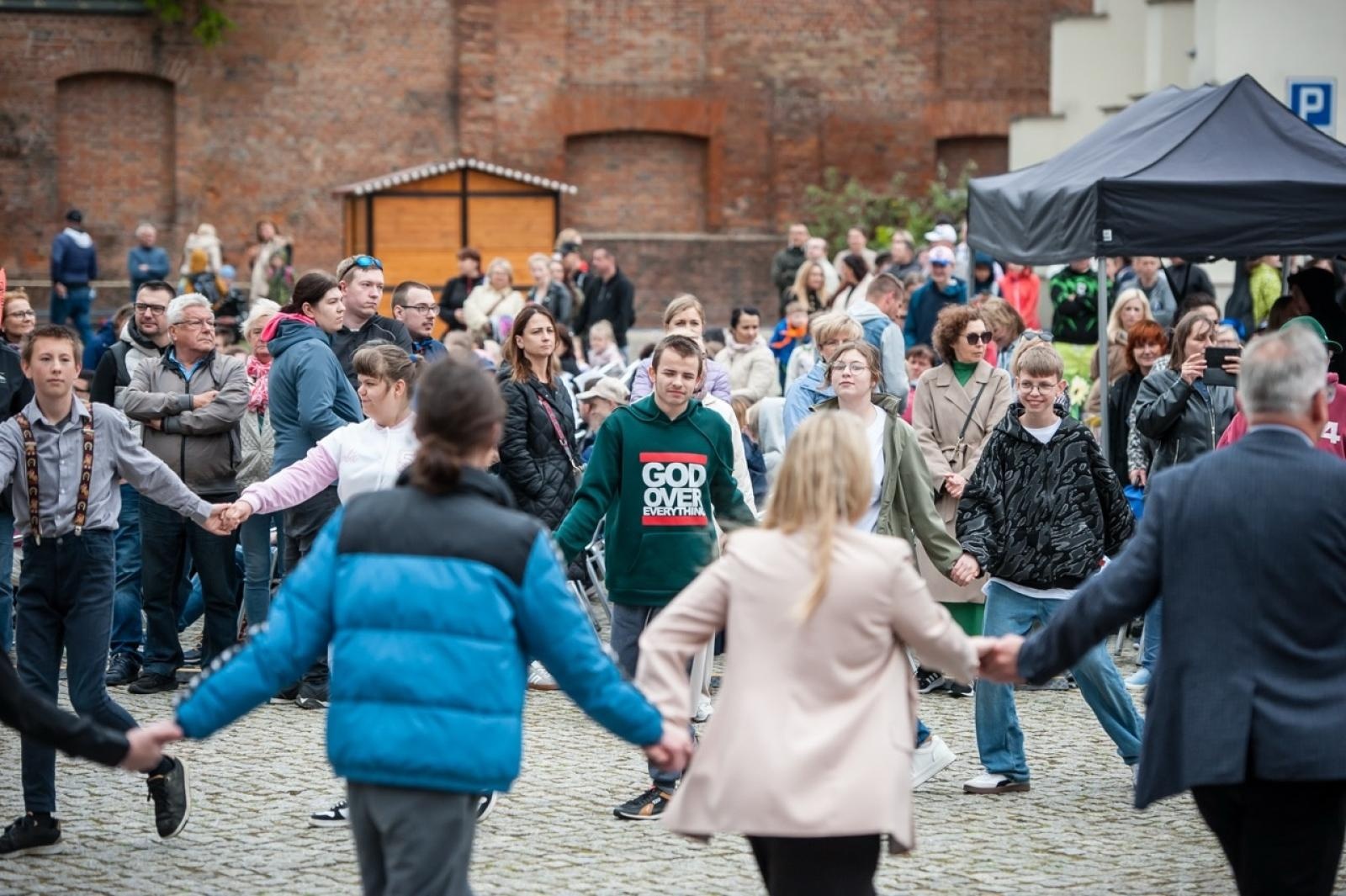 Zdjęcie w galerii na portalu naszraciborz.pl: Europejska mozaika talentów na dziedzińcu Zamku Piastowskiego [FOTO i WIDEO] wiadomości z regionu