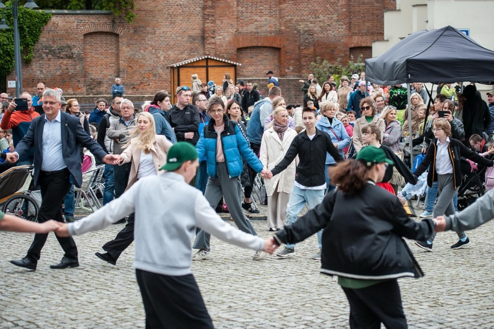 Zdjęcie w galerii na portalu naszraciborz.pl: Europejska mozaika talentów na dziedzińcu Zamku Piastowskiego [FOTO i WIDEO] wiadomości z regionu