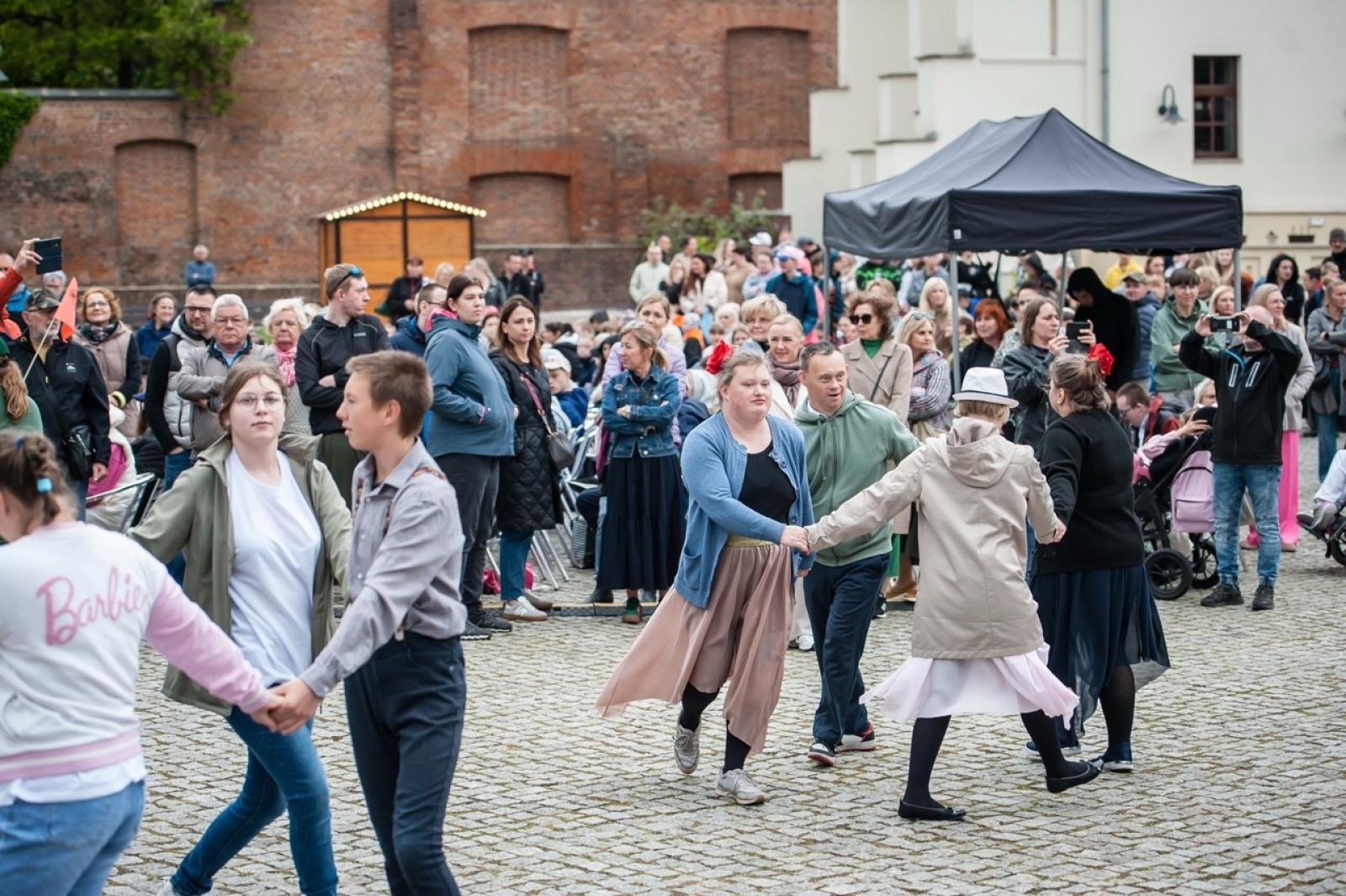 Zdjęcie w galerii na portalu naszraciborz.pl: Europejska mozaika talentów na dziedzińcu Zamku Piastowskiego [FOTO i WIDEO] wiadomości z regionu