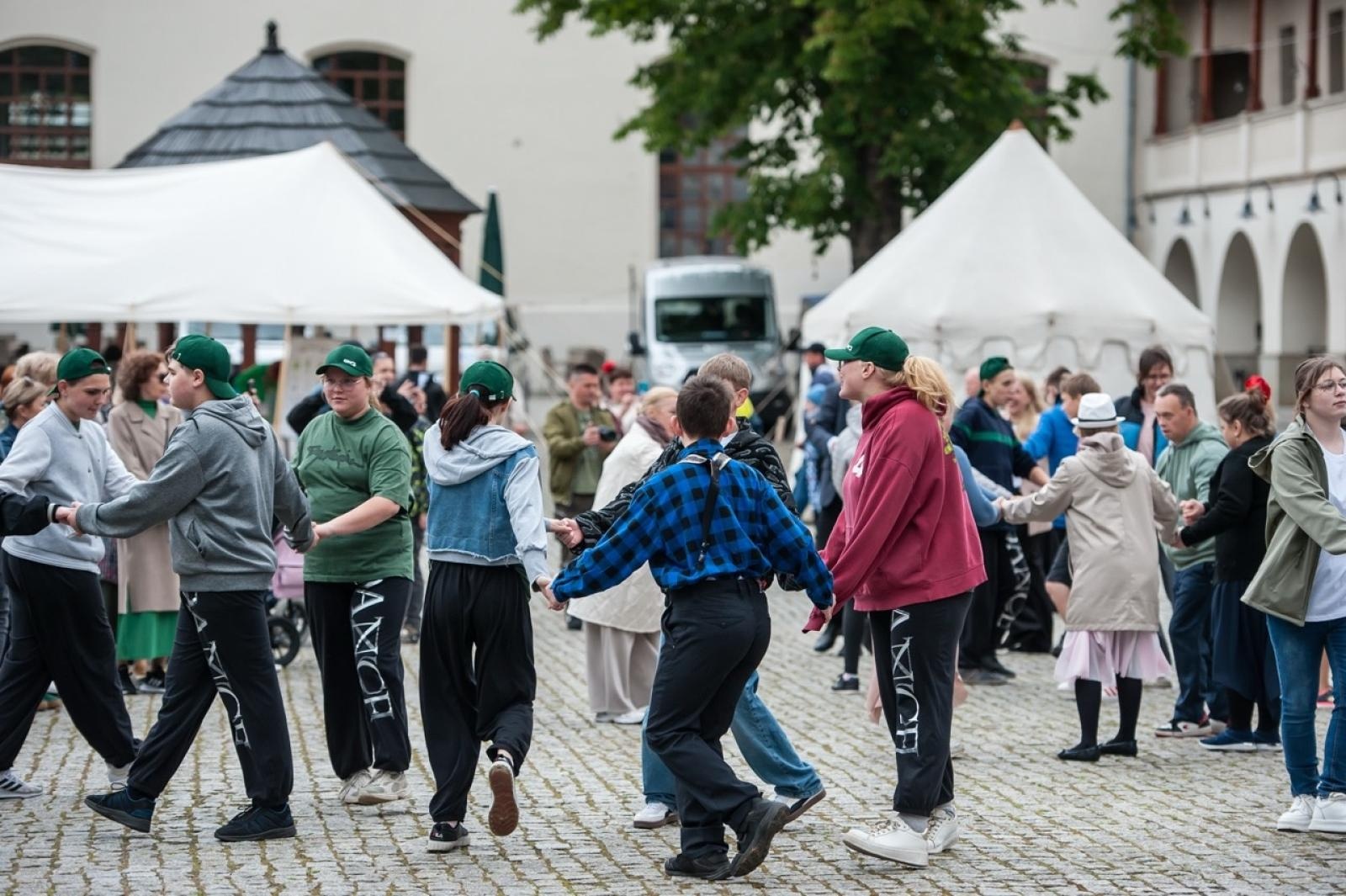 Zdjęcie w galerii na portalu naszraciborz.pl: Europejska mozaika talentów na dziedzińcu Zamku Piastowskiego [FOTO i WIDEO] wiadomości z regionu