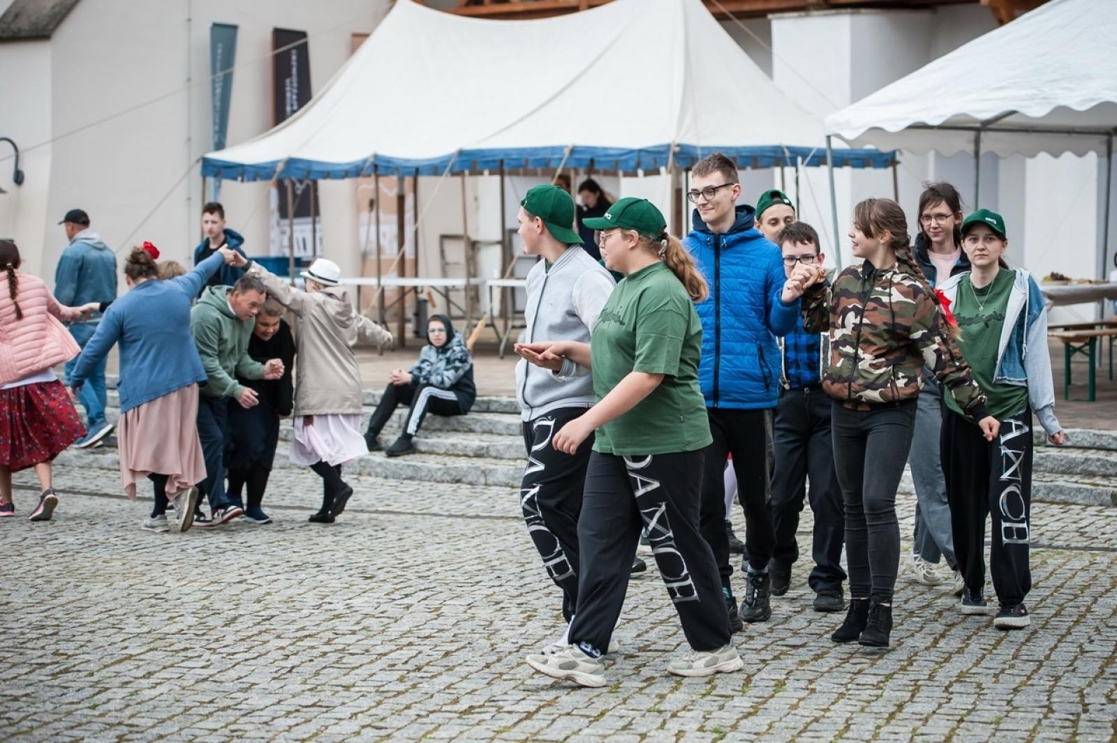 Zdjęcie w galerii na portalu naszraciborz.pl: Europejska mozaika talentów na dziedzińcu Zamku Piastowskiego [FOTO i WIDEO] wiadomości z regionu