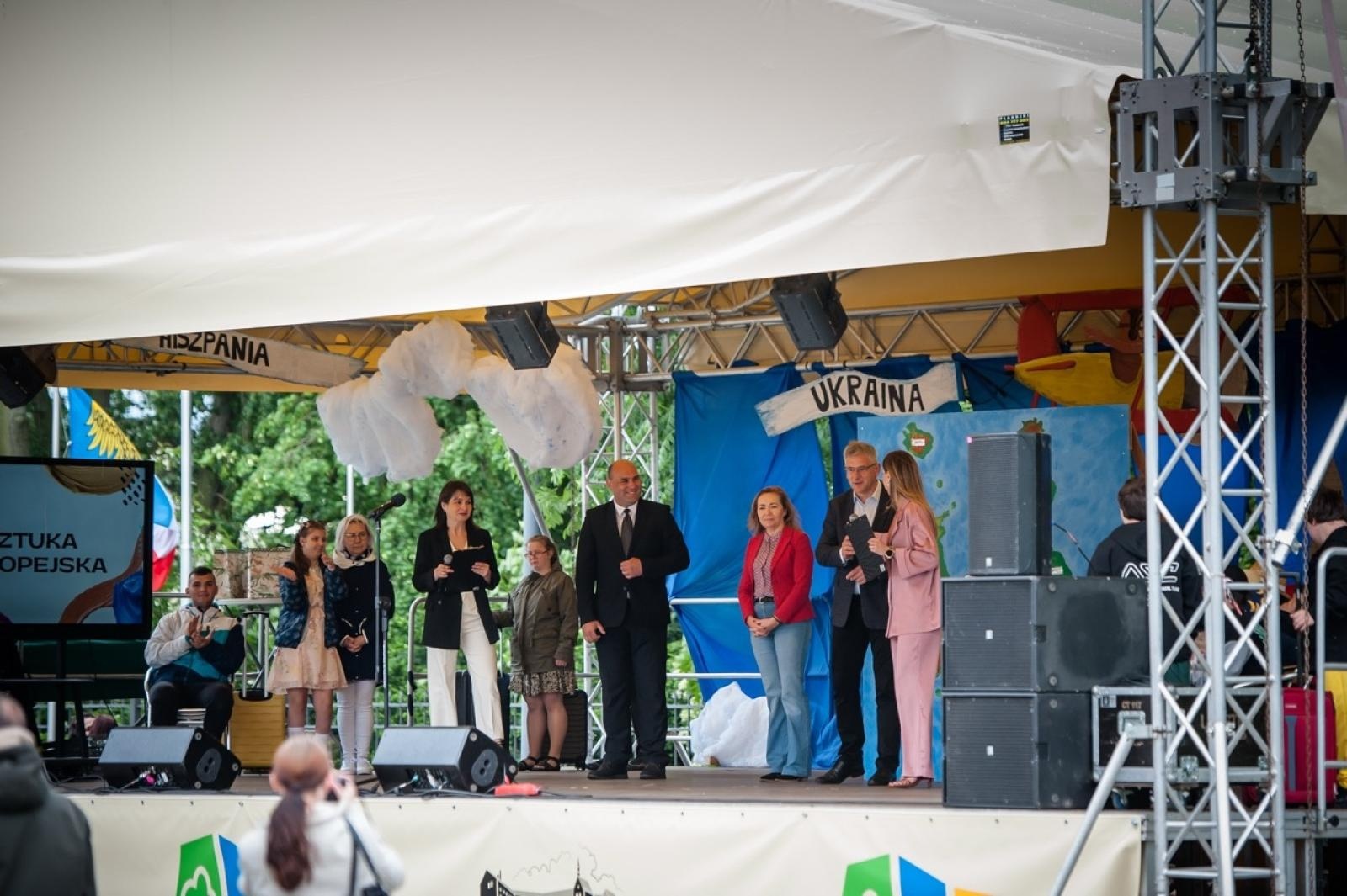 Zdjęcie w galerii na portalu naszraciborz.pl: Europejska mozaika talentów na dziedzińcu Zamku Piastowskiego [FOTO i WIDEO] wiadomości z regionu