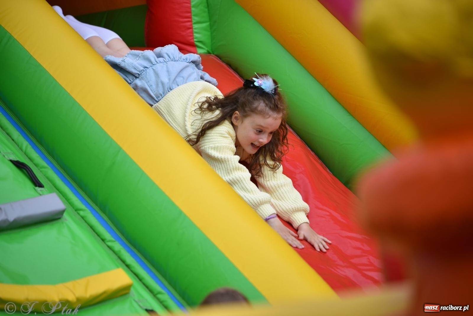 Zdjęcie w galerii na portalu naszraciborz.pl: Rodzinna atmosfera na festynie Przedszkola nr 13 w Raciborzu [FOTO i WIDEO] wiadomości z regionu