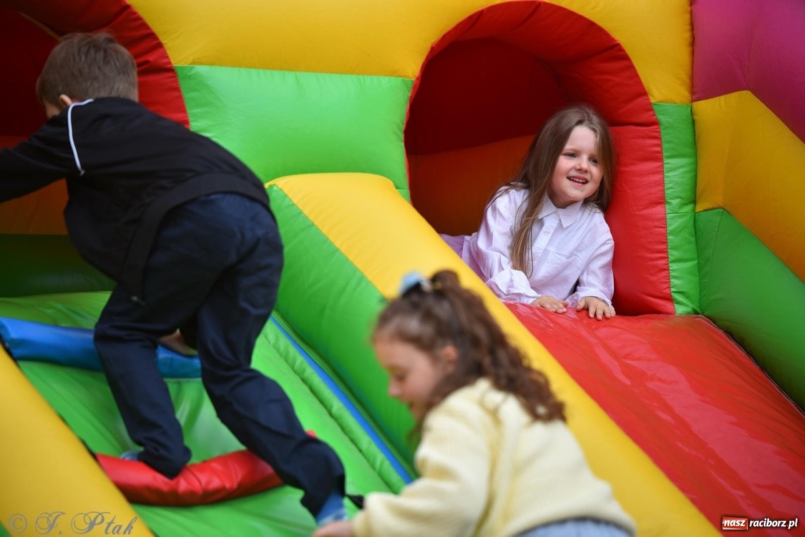 Zdjęcie w galerii na portalu naszraciborz.pl: Rodzinna atmosfera na festynie Przedszkola nr 13 w Raciborzu [FOTO i WIDEO] wiadomości z regionu
