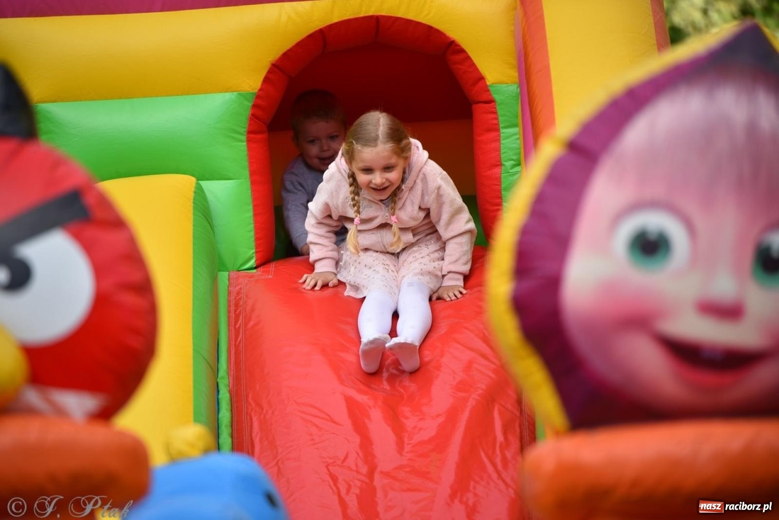 Zdjęcie w galerii na portalu naszraciborz.pl: Rodzinna atmosfera na festynie Przedszkola nr 13 w Raciborzu [FOTO i WIDEO] wiadomości z regionu