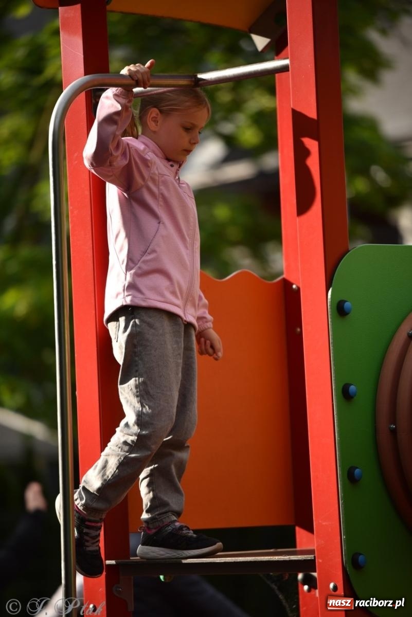Zdjęcie w galerii na portalu naszraciborz.pl: Rodzinna atmosfera na festynie Przedszkola nr 13 w Raciborzu [FOTO i WIDEO] wiadomości z regionu