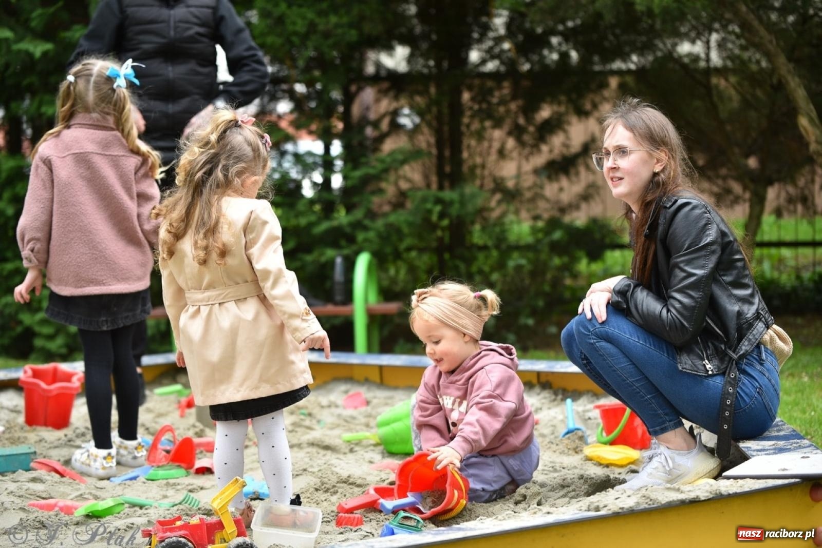 Zdjęcie w galerii na portalu naszraciborz.pl: Rodzinna atmosfera na festynie Przedszkola nr 13 w Raciborzu [FOTO i WIDEO] wiadomości z regionu