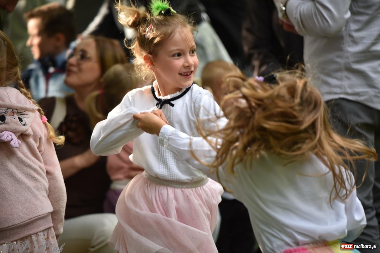 Zdjęcie w galerii na portalu naszraciborz.pl: Rodzinna atmosfera na festynie Przedszkola nr 13 w Raciborzu [FOTO i WIDEO] wiadomości z regionu