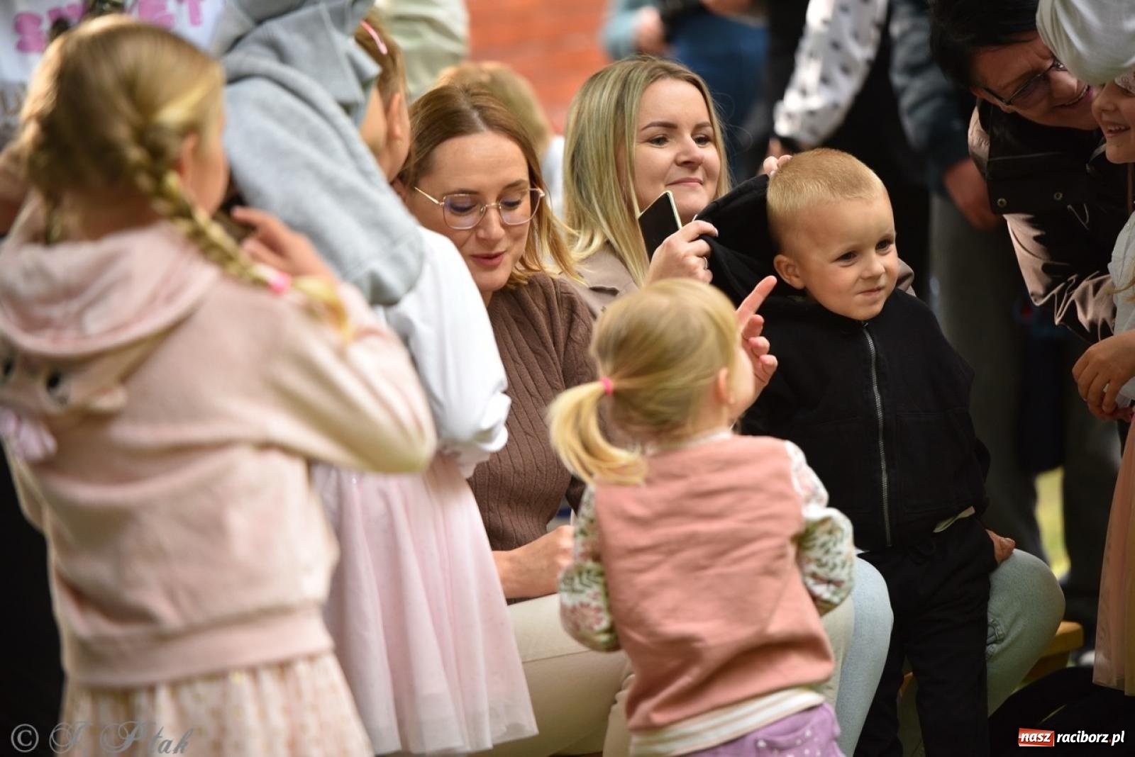 Zdjęcie w galerii na portalu naszraciborz.pl: Rodzinna atmosfera na festynie Przedszkola nr 13 w Raciborzu [FOTO i WIDEO] wiadomości z regionu