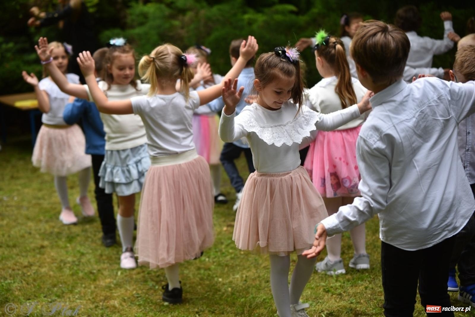 Zdjęcie w galerii na portalu naszraciborz.pl: Rodzinna atmosfera na festynie Przedszkola nr 13 w Raciborzu [FOTO i WIDEO] wiadomości z regionu