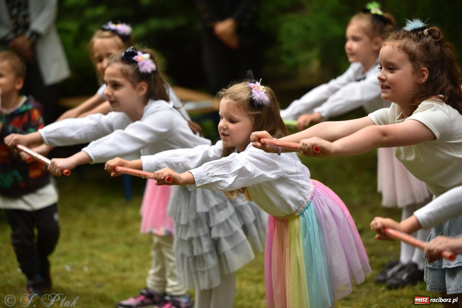 Zdjęcie w galerii na portalu naszraciborz.pl: Rodzinna atmosfera na festynie Przedszkola nr 13 w Raciborzu [FOTO i WIDEO] wiadomości z regionu