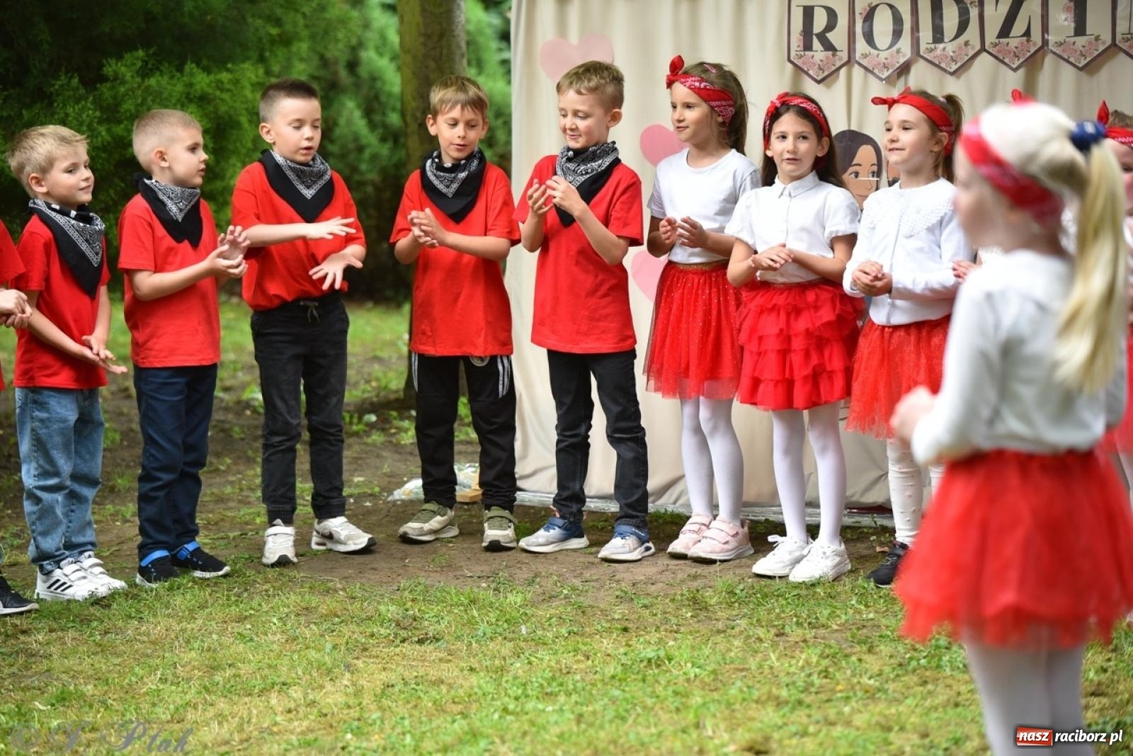 Zdjęcie w galerii na portalu naszraciborz.pl: Rodzinna atmosfera na festynie Przedszkola nr 13 w Raciborzu [FOTO i WIDEO] wiadomości z regionu