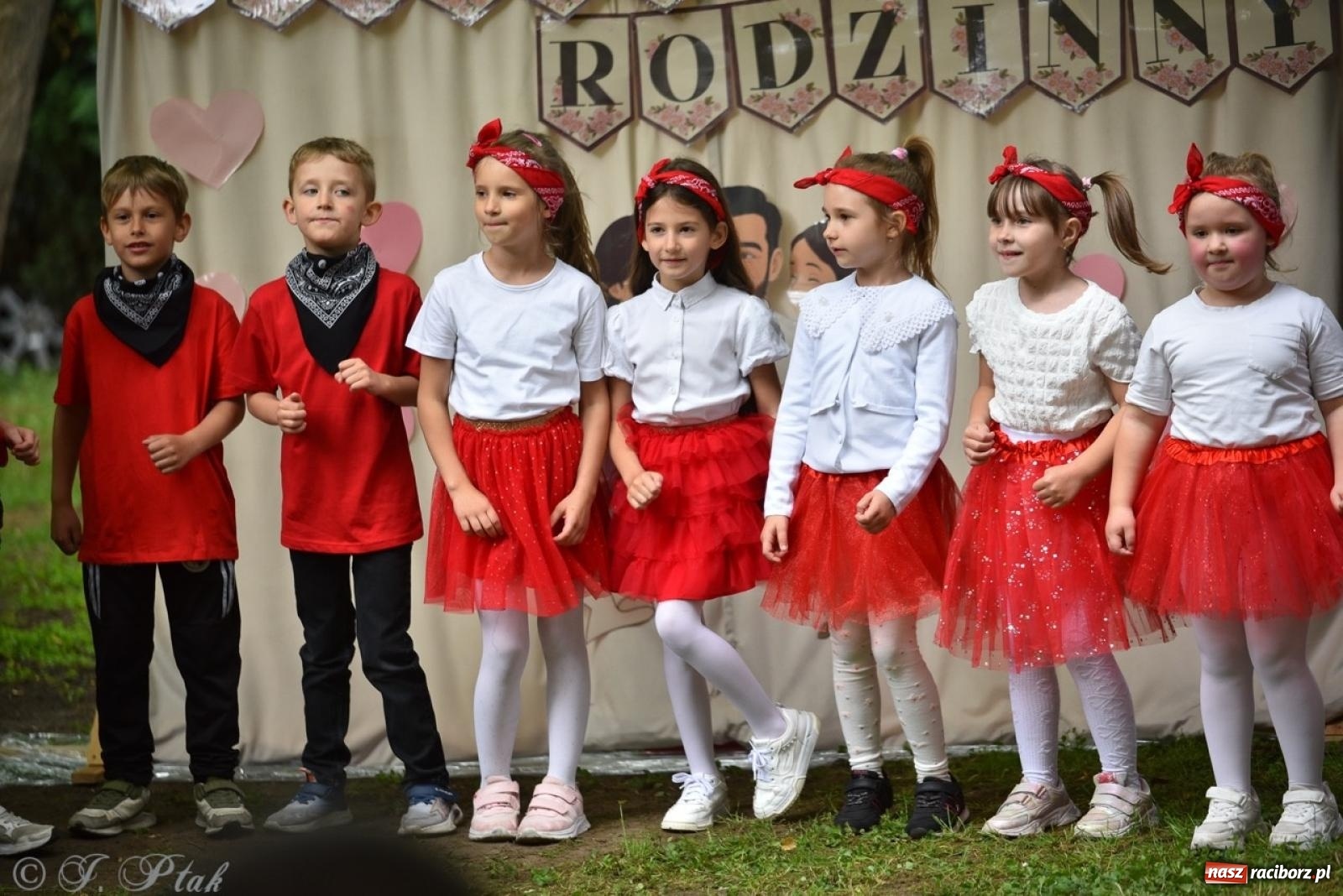 Zdjęcie w galerii na portalu naszraciborz.pl: Rodzinna atmosfera na festynie Przedszkola nr 13 w Raciborzu [FOTO i WIDEO] wiadomości z regionu