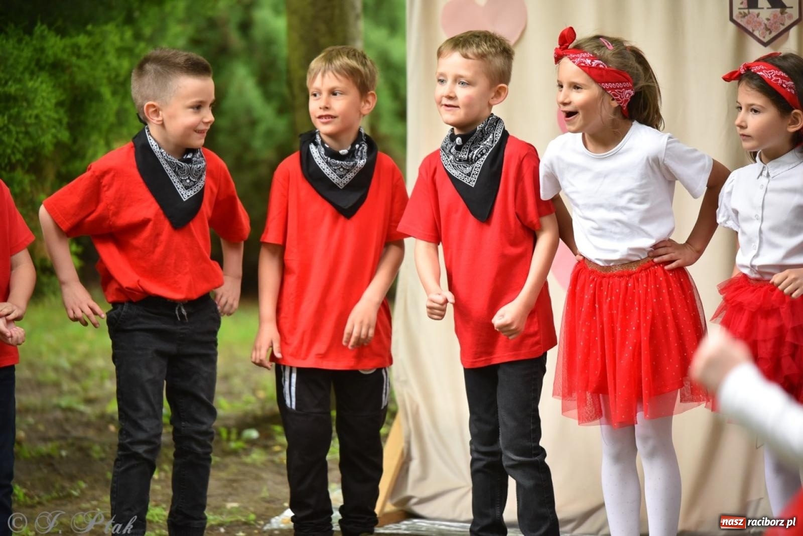 Zdjęcie w galerii na portalu naszraciborz.pl: Rodzinna atmosfera na festynie Przedszkola nr 13 w Raciborzu [FOTO i WIDEO] wiadomości z regionu