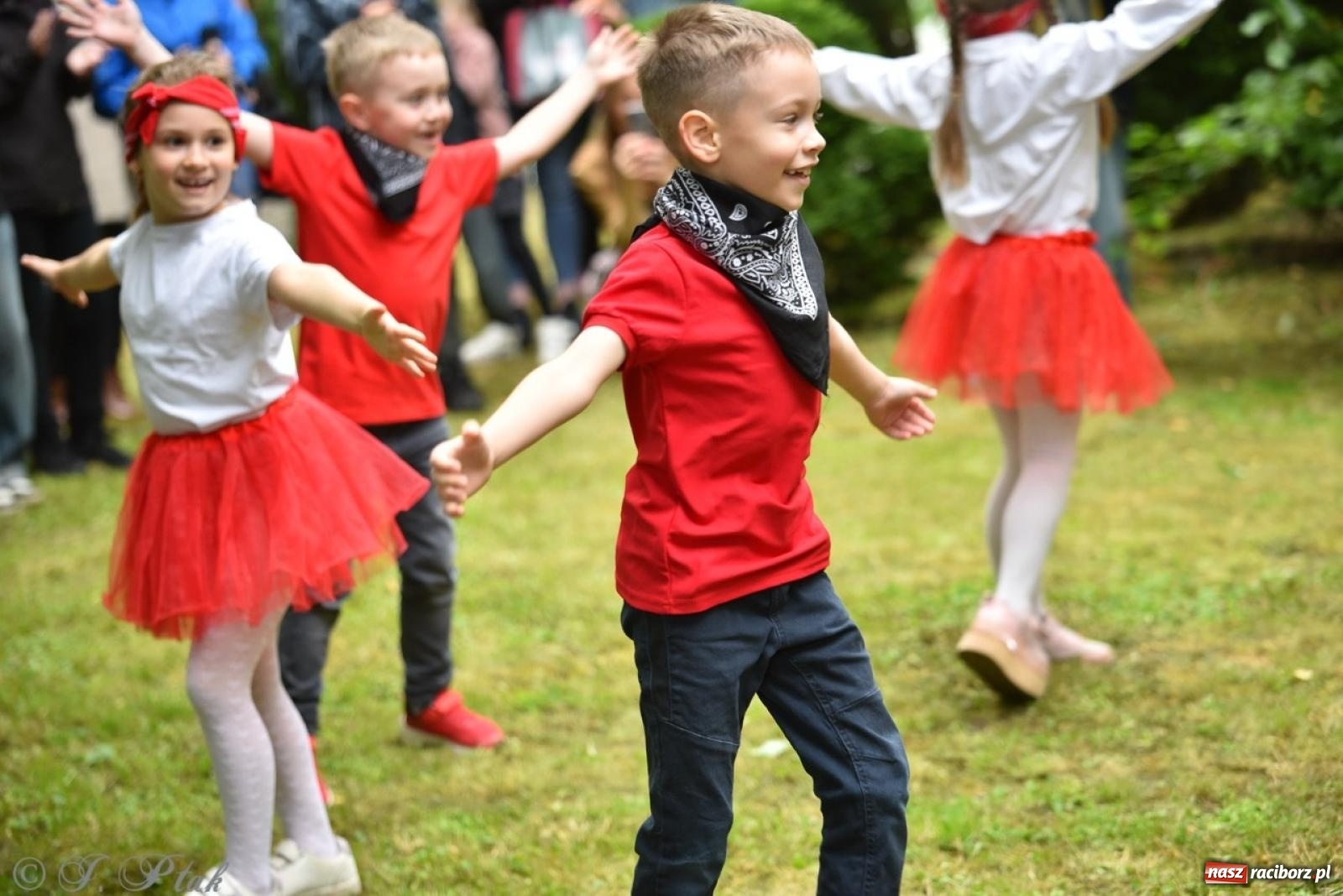 Zdjęcie w galerii na portalu naszraciborz.pl: Rodzinna atmosfera na festynie Przedszkola nr 13 w Raciborzu [FOTO i WIDEO] wiadomości z regionu