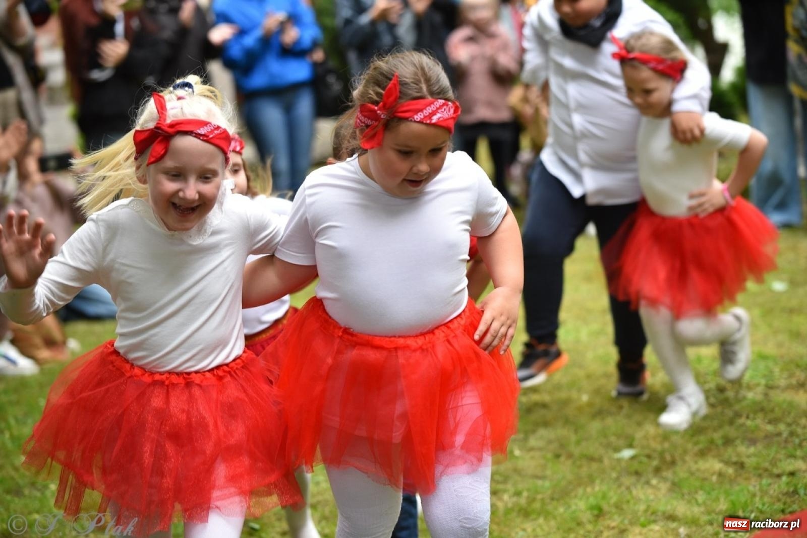 Zdjęcie w galerii na portalu naszraciborz.pl: Rodzinna atmosfera na festynie Przedszkola nr 13 w Raciborzu [FOTO i WIDEO] wiadomości z regionu