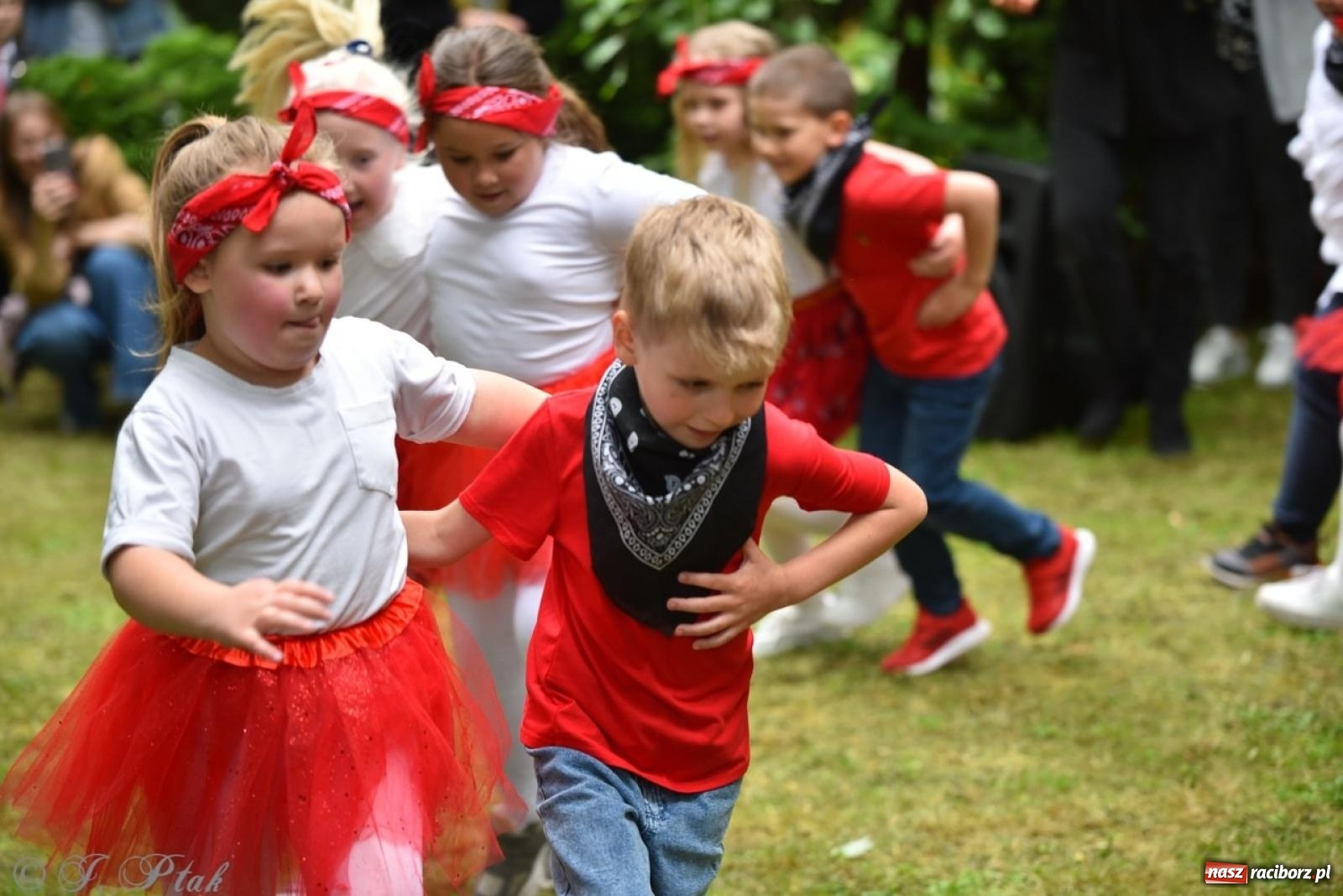 Zdjęcie w galerii na portalu naszraciborz.pl: Rodzinna atmosfera na festynie Przedszkola nr 13 w Raciborzu [FOTO i WIDEO] wiadomości z regionu