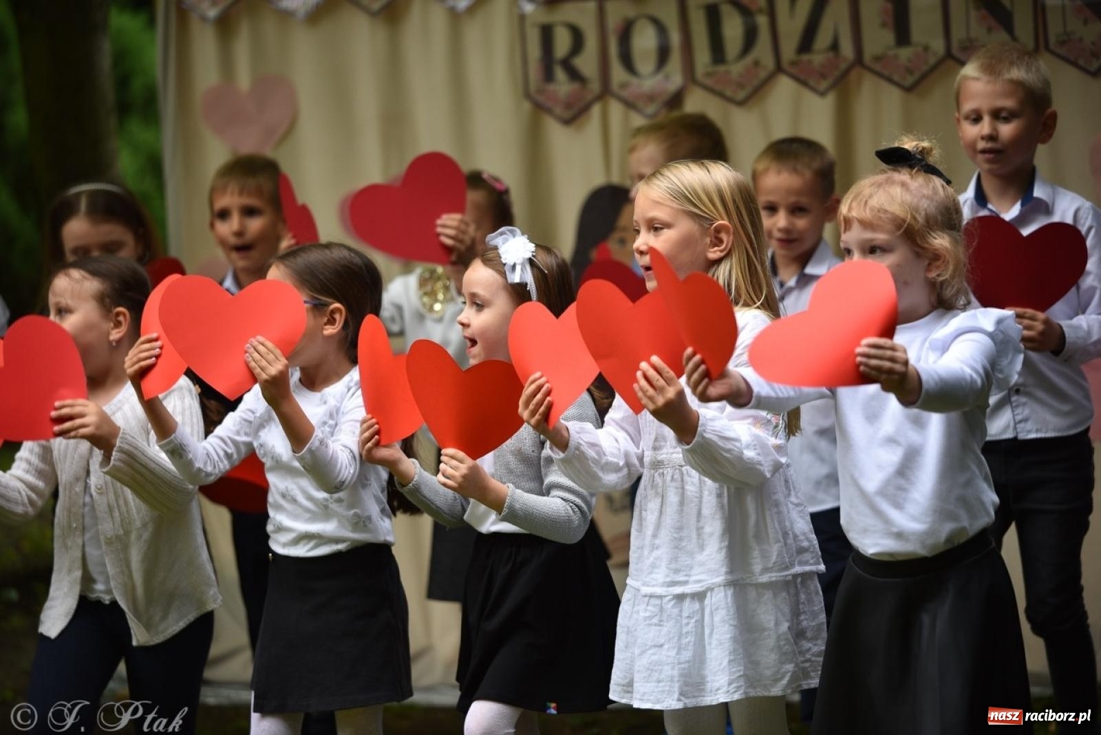 Zdjęcie w galerii na portalu naszraciborz.pl: Rodzinna atmosfera na festynie Przedszkola nr 13 w Raciborzu [FOTO i WIDEO] wiadomości z regionu