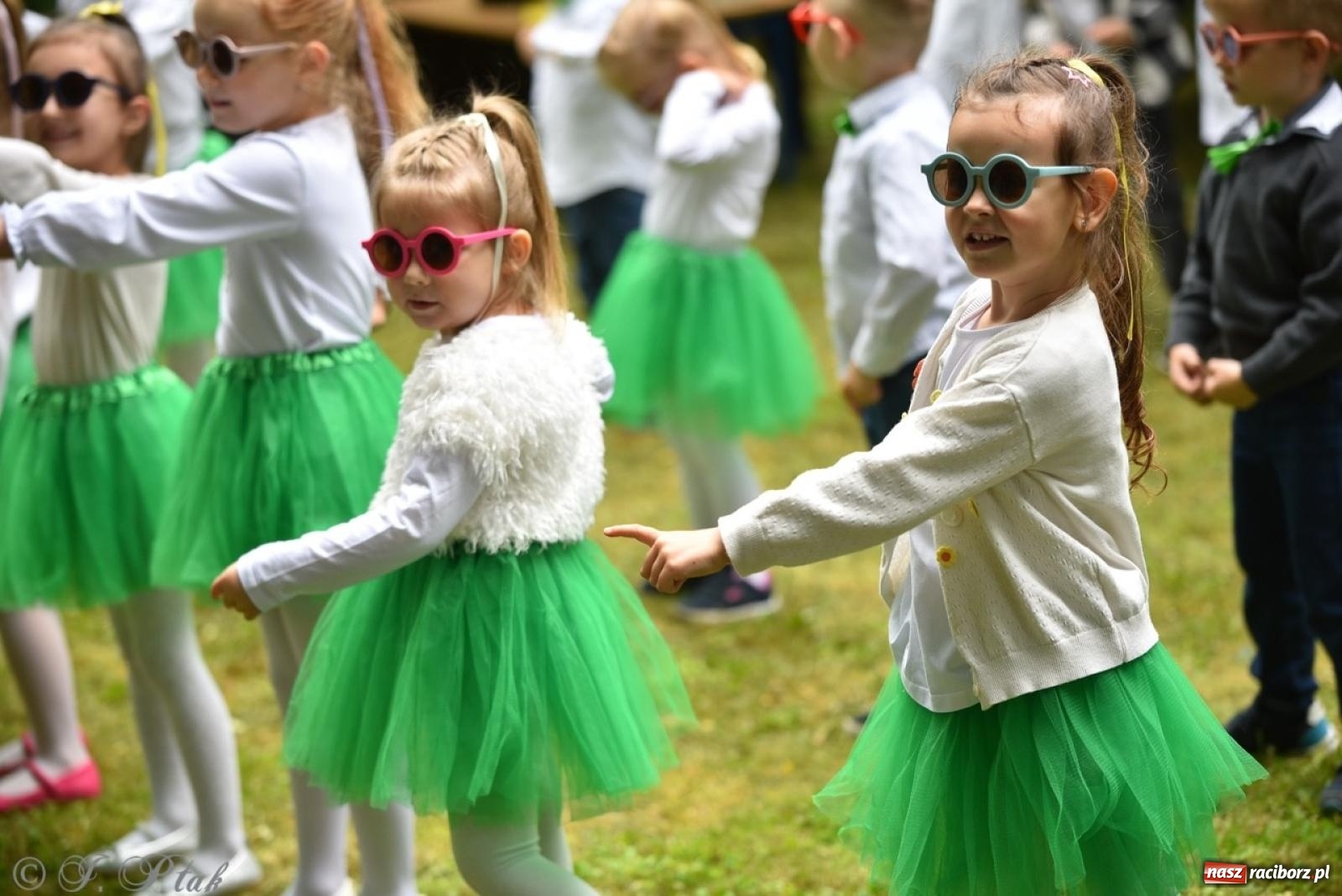 Zdjęcie w galerii na portalu naszraciborz.pl: Rodzinna atmosfera na festynie Przedszkola nr 13 w Raciborzu [FOTO i WIDEO] wiadomości z regionu