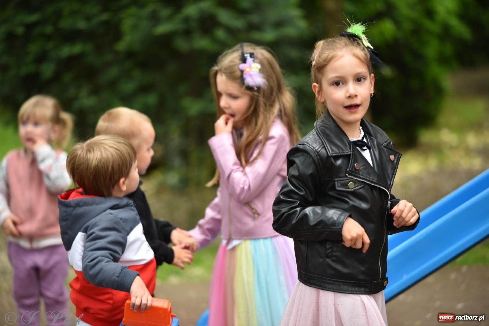 Zdjęcie w galerii na portalu naszraciborz.pl: Rodzinna atmosfera na festynie Przedszkola nr 13 w Raciborzu [FOTO i WIDEO] wiadomości z regionu