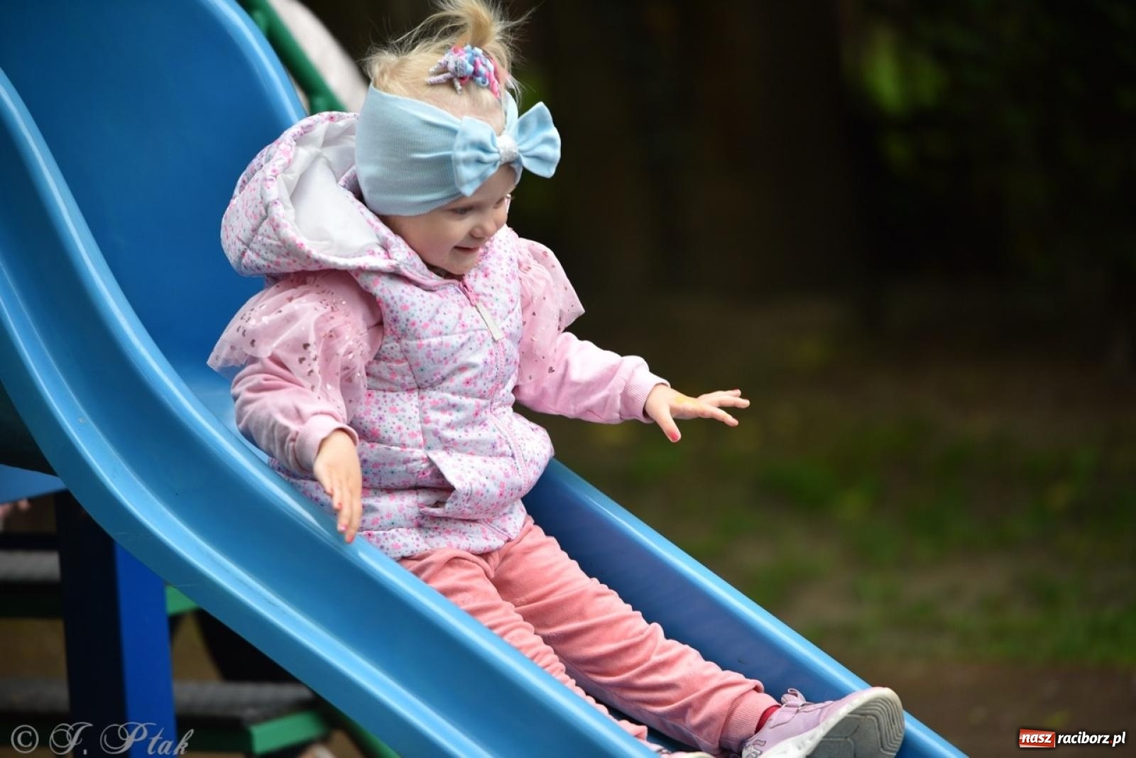 Zdjęcie w galerii na portalu naszraciborz.pl: Rodzinna atmosfera na festynie Przedszkola nr 13 w Raciborzu [FOTO i WIDEO] wiadomości z regionu