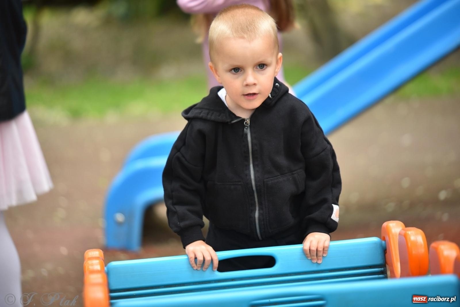 Zdjęcie w galerii na portalu naszraciborz.pl: Rodzinna atmosfera na festynie Przedszkola nr 13 w Raciborzu [FOTO i WIDEO] wiadomości z regionu