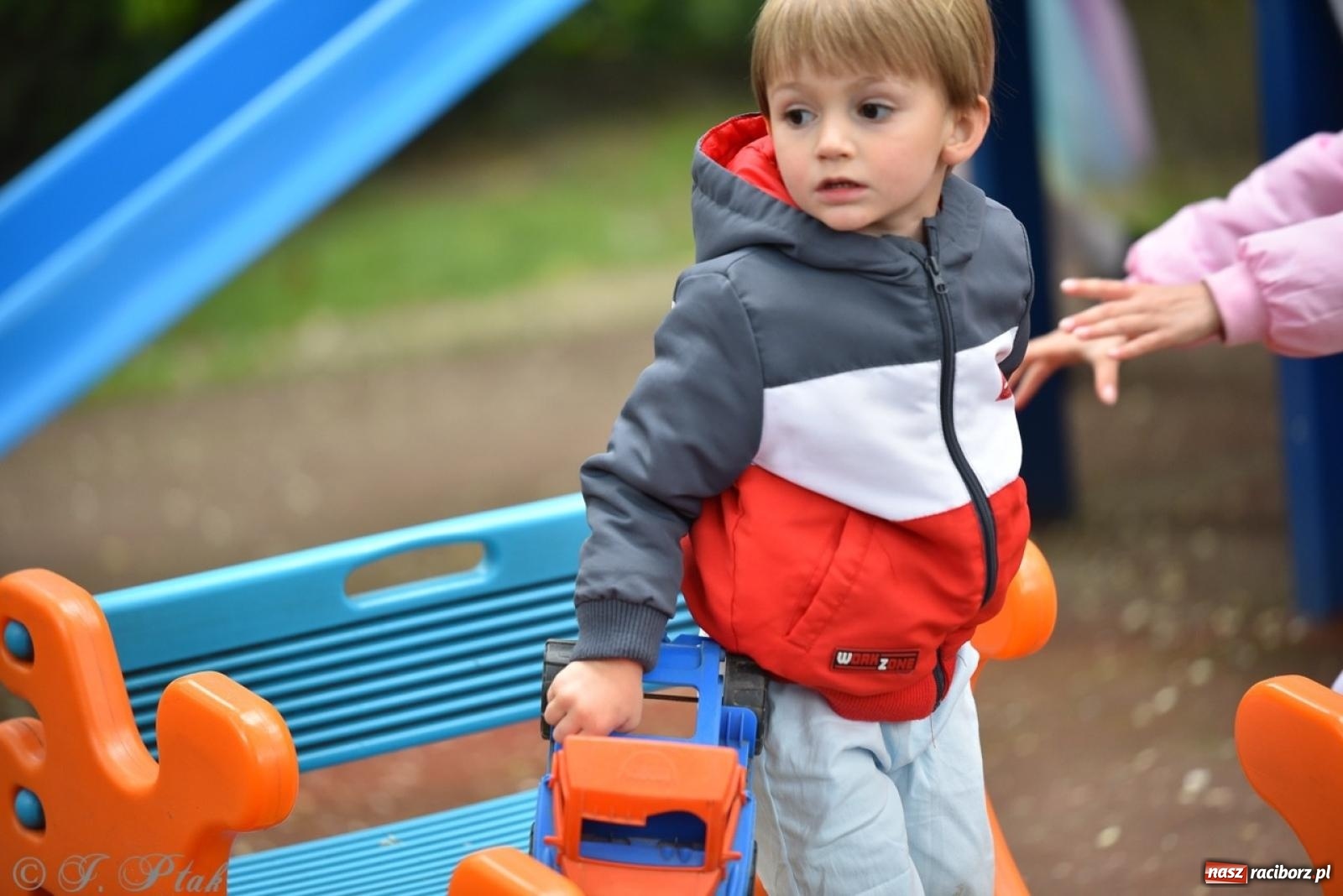 Zdjęcie w galerii na portalu naszraciborz.pl: Rodzinna atmosfera na festynie Przedszkola nr 13 w Raciborzu [FOTO i WIDEO] wiadomości z regionu