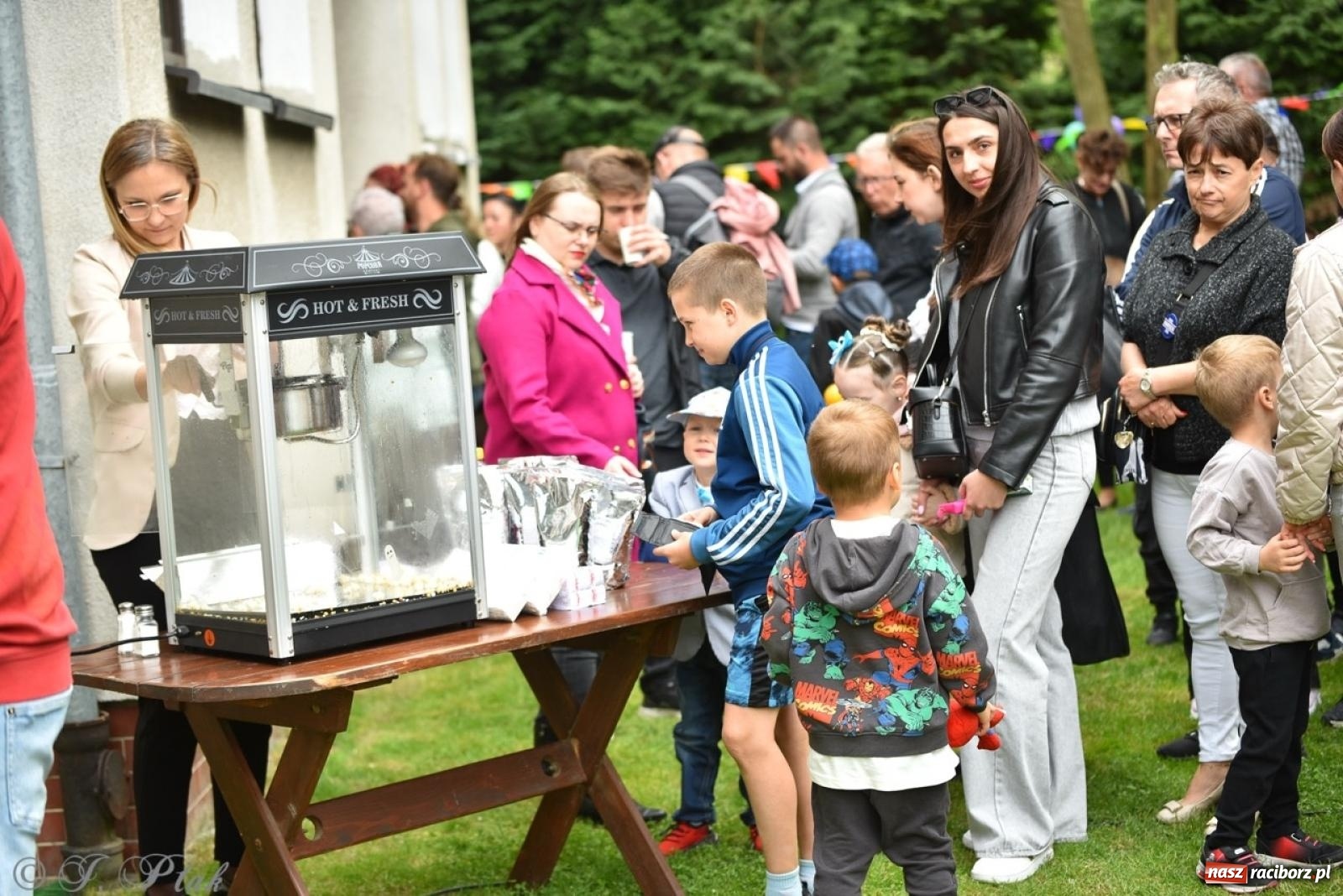 Zdjęcie w galerii na portalu naszraciborz.pl: Rodzinna atmosfera na festynie Przedszkola nr 13 w Raciborzu [FOTO i WIDEO] wiadomości z regionu