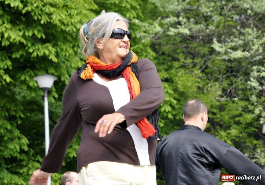 Zdjęcie w galerii na portalu naszraciborz.pl: Raciborskie Tai Chi w parku Roth wiadomości z regionu