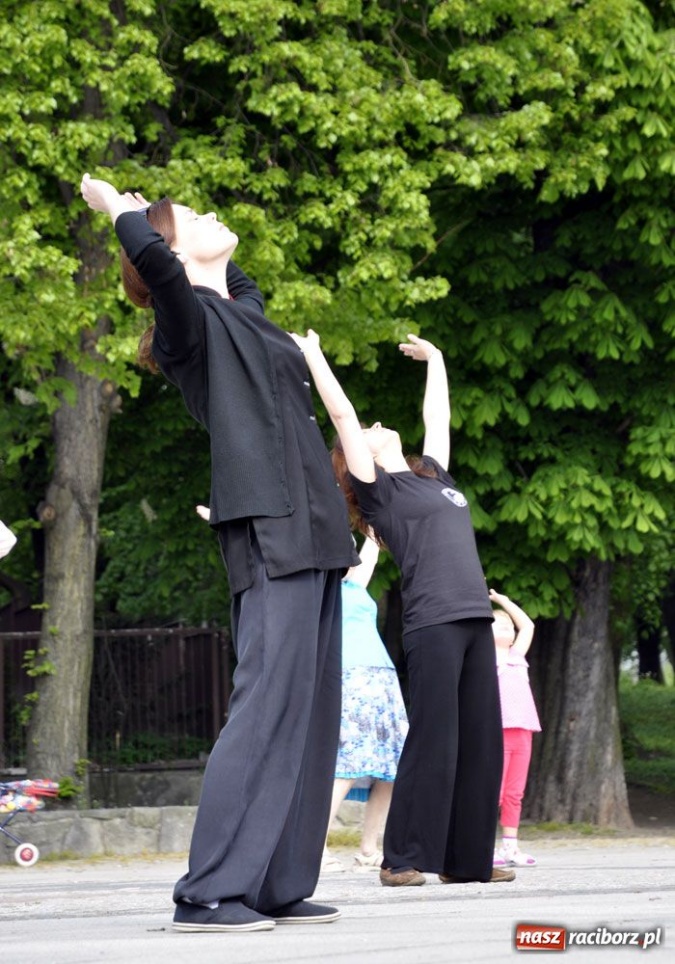 Zdjęcie w galerii na portalu naszraciborz.pl: Raciborskie Tai Chi w parku Roth wiadomości z regionu