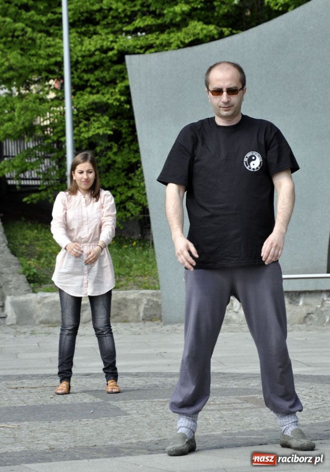 Zdjęcie w galerii na portalu naszraciborz.pl: Raciborskie Tai Chi w parku Roth wiadomości z regionu