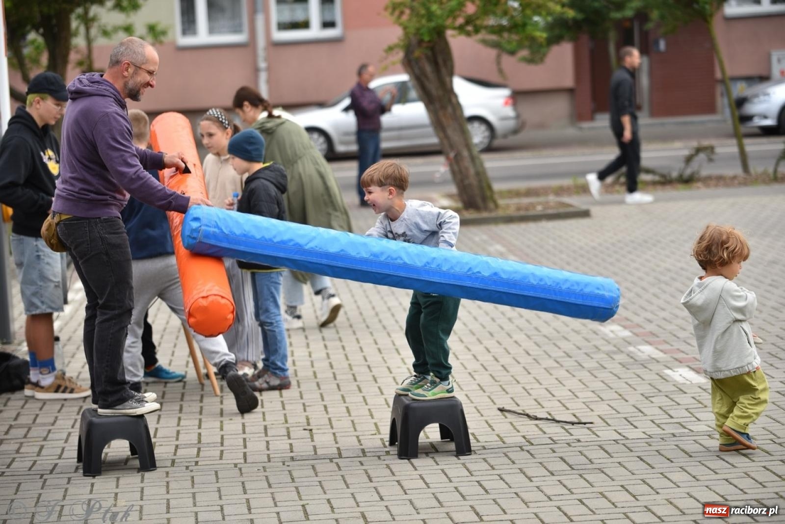 Zdjęcie w galerii na portalu naszraciborz.pl: Rodzinny festyn przed szkołą muzyczną. Było gwarno, kolorowo i radośnie [FOTO i WIDEO] wiadomości z regionu