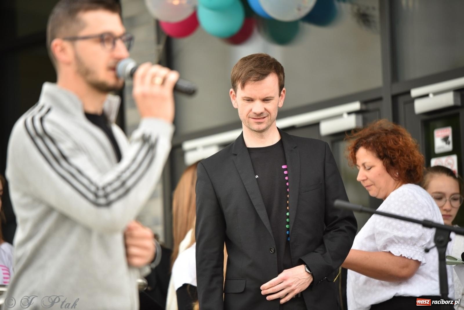 Zdjęcie w galerii na portalu naszraciborz.pl: Rodzinny festyn przed szkołą muzyczną. Było gwarno, kolorowo i radośnie [FOTO i WIDEO] wiadomości z regionu
