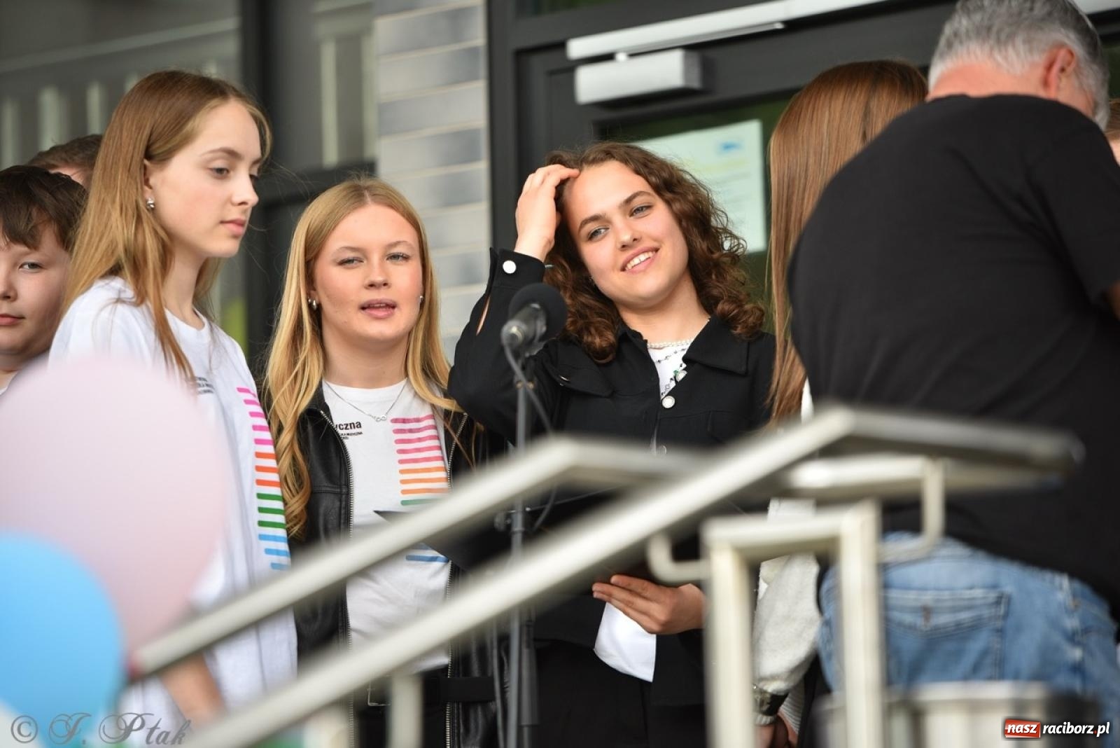 Zdjęcie w galerii na portalu naszraciborz.pl: Rodzinny festyn przed szkołą muzyczną. Było gwarno, kolorowo i radośnie [FOTO i WIDEO] wiadomości z regionu
