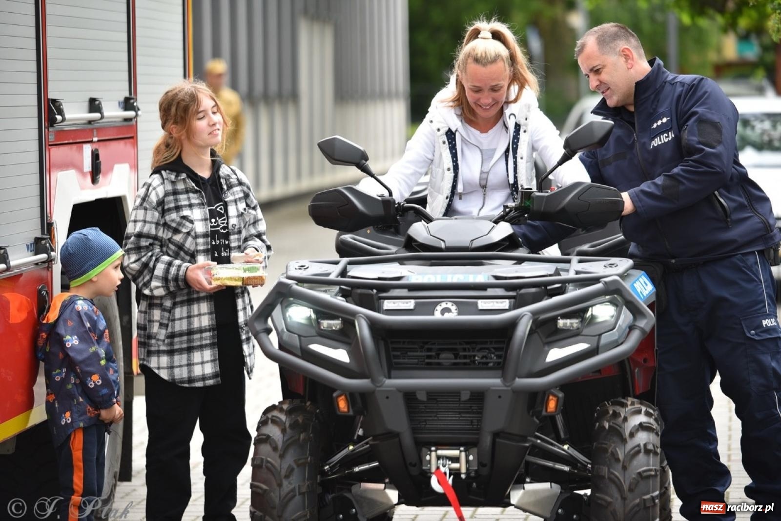 Zdjęcie w galerii na portalu naszraciborz.pl: Rodzinny festyn przed szkołą muzyczną. Było gwarno, kolorowo i radośnie [FOTO i WIDEO] wiadomości z regionu