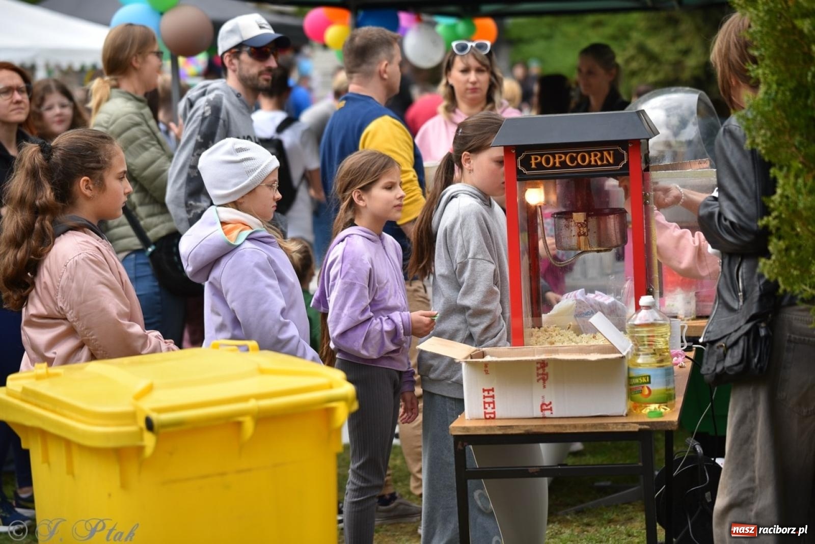 Zdjęcie w galerii na portalu naszraciborz.pl: Rodzinny festyn przed szkołą muzyczną. Było gwarno, kolorowo i radośnie [FOTO i WIDEO] wiadomości z regionu