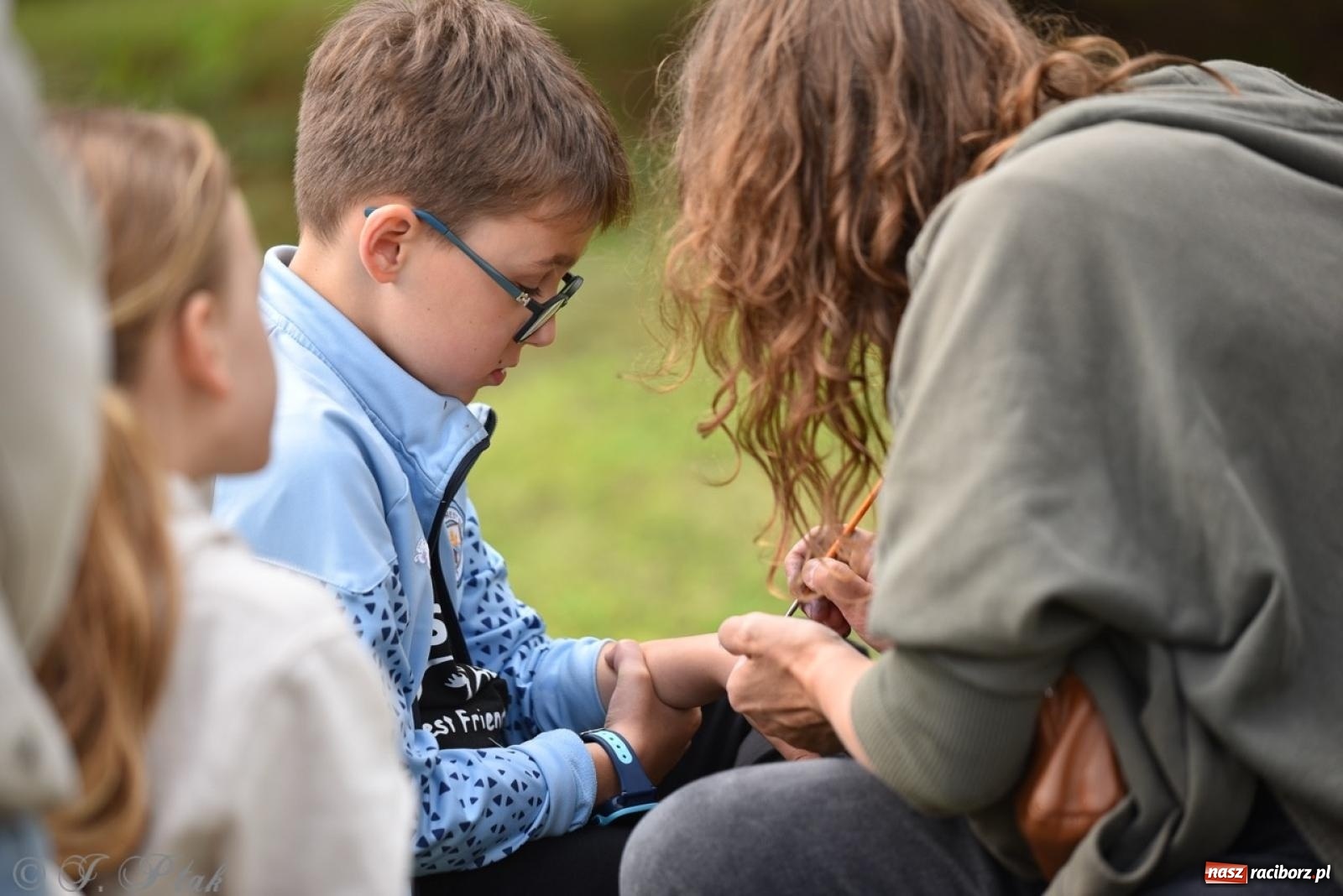 Zdjęcie w galerii na portalu naszraciborz.pl: Rodzinny festyn przed szkołą muzyczną. Było gwarno, kolorowo i radośnie [FOTO i WIDEO] wiadomości z regionu