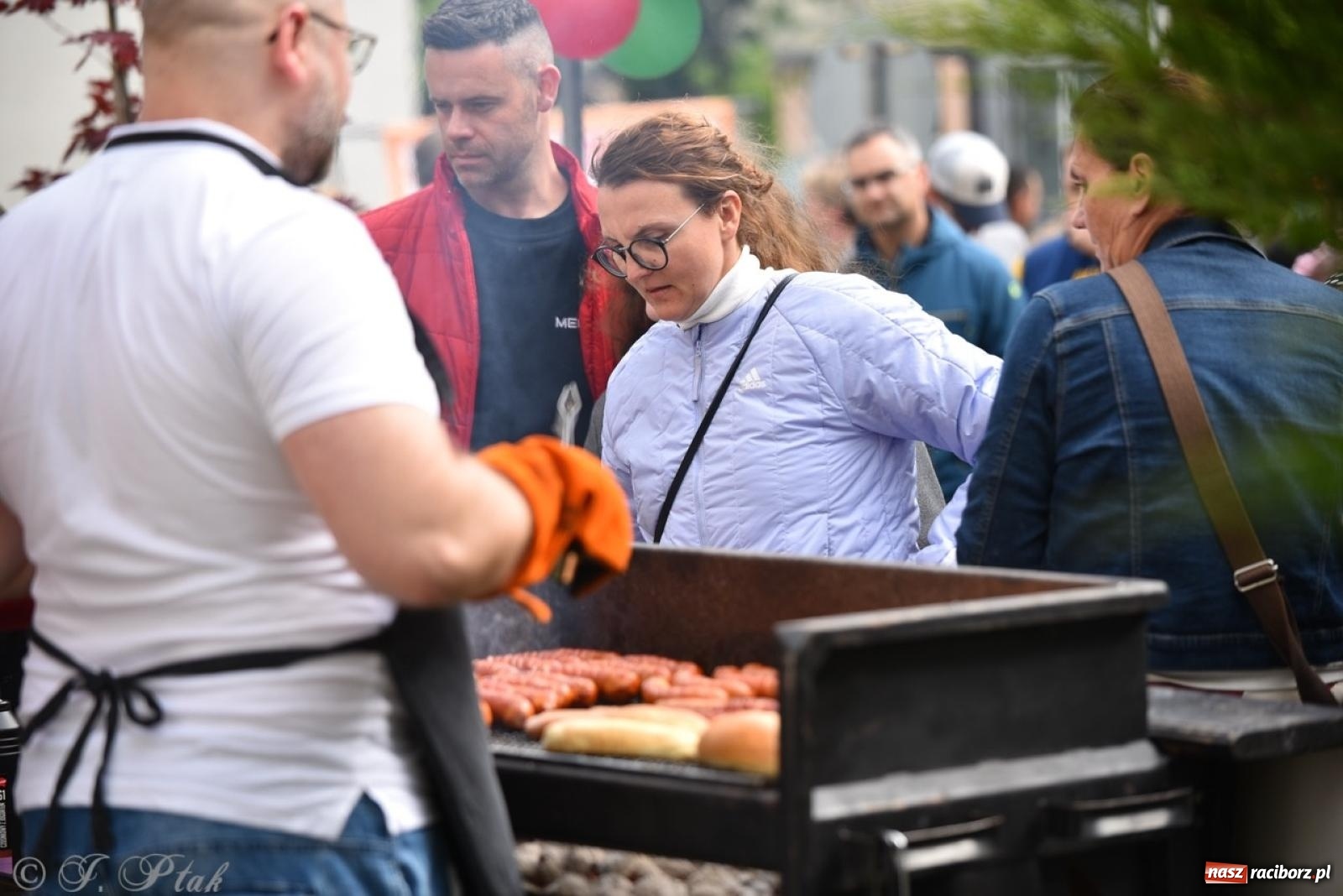 Zdjęcie w galerii na portalu naszraciborz.pl: Rodzinny festyn przed szkołą muzyczną. Było gwarno, kolorowo i radośnie [FOTO i WIDEO] wiadomości z regionu