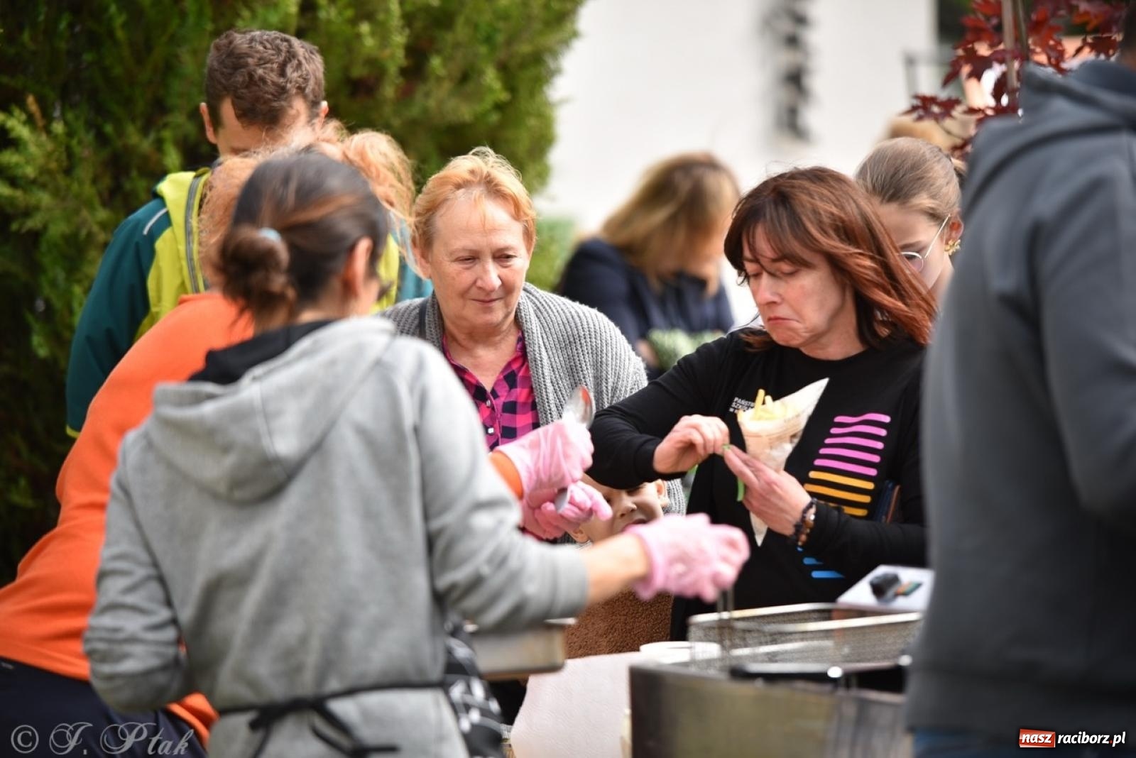 Zdjęcie w galerii na portalu naszraciborz.pl: Rodzinny festyn przed szkołą muzyczną. Było gwarno, kolorowo i radośnie [FOTO i WIDEO] wiadomości z regionu
