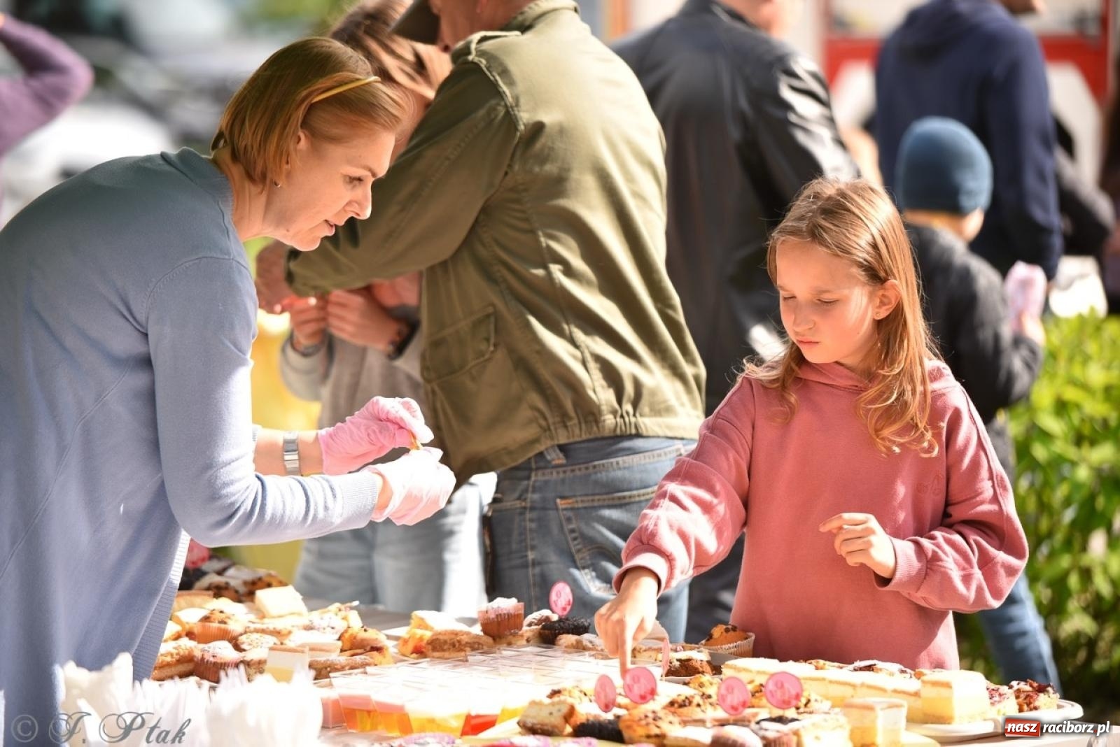 Zdjęcie w galerii na portalu naszraciborz.pl: Rodzinny festyn przed szkołą muzyczną. Było gwarno, kolorowo i radośnie [FOTO i WIDEO] wiadomości z regionu