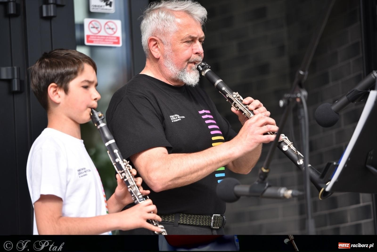 Zdjęcie w galerii na portalu naszraciborz.pl: Rodzinny festyn przed szkołą muzyczną. Było gwarno, kolorowo i radośnie [FOTO i WIDEO] wiadomości z regionu