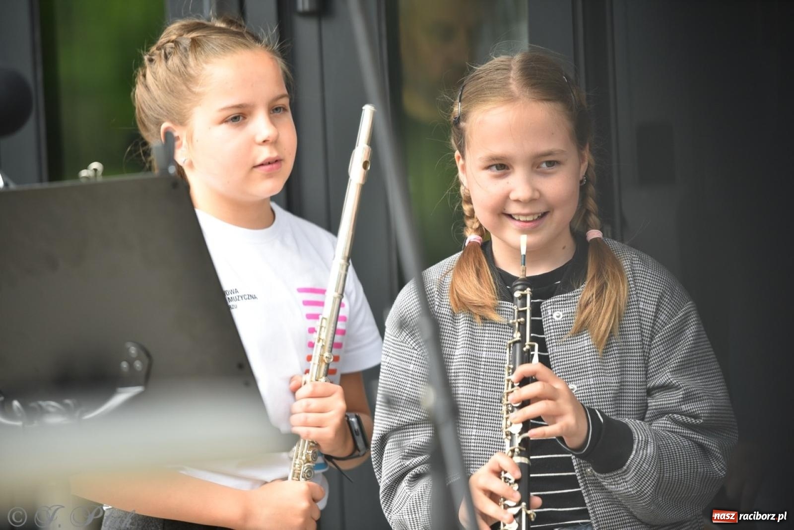 Zdjęcie w galerii na portalu naszraciborz.pl: Rodzinny festyn przed szkołą muzyczną. Było gwarno, kolorowo i radośnie [FOTO i WIDEO] wiadomości z regionu