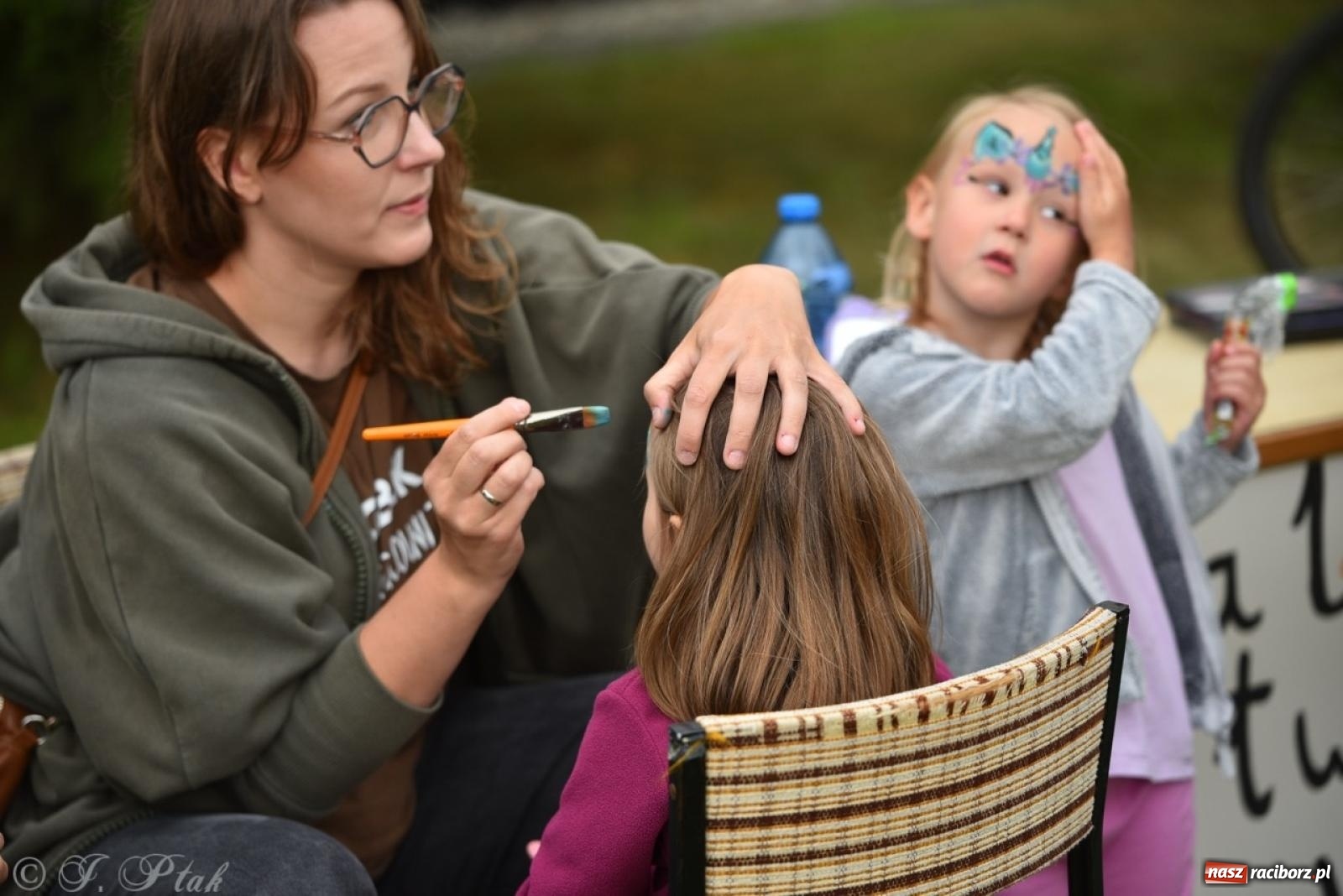 Zdjęcie w galerii na portalu naszraciborz.pl: Rodzinny festyn przed szkołą muzyczną. Było gwarno, kolorowo i radośnie [FOTO i WIDEO] wiadomości z regionu