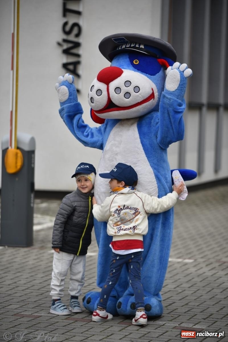 Zdjęcie w galerii na portalu naszraciborz.pl: Rodzinny festyn przed szkołą muzyczną. Było gwarno, kolorowo i radośnie [FOTO i WIDEO] wiadomości z regionu